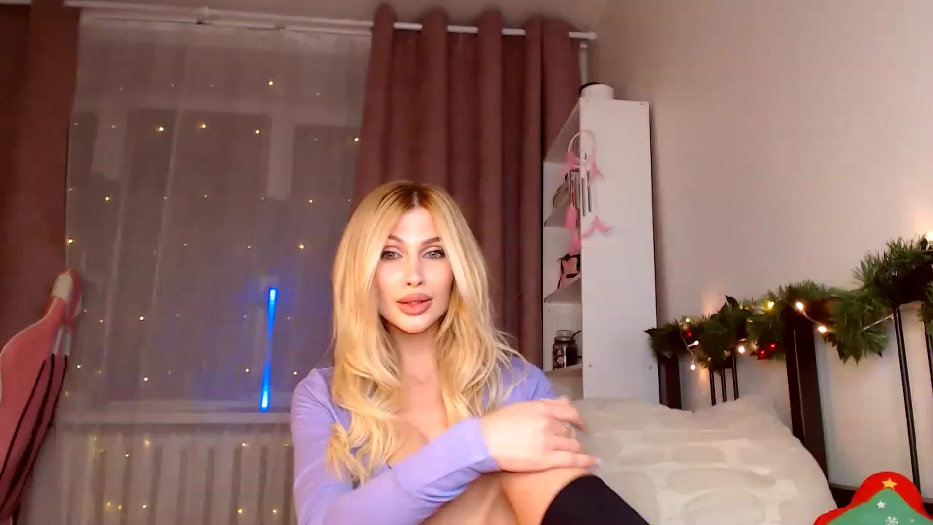 Gallery image thumbnail from KatyLi's myfreecams stream on, 12/10/2022, 24:08 image 16 of 20