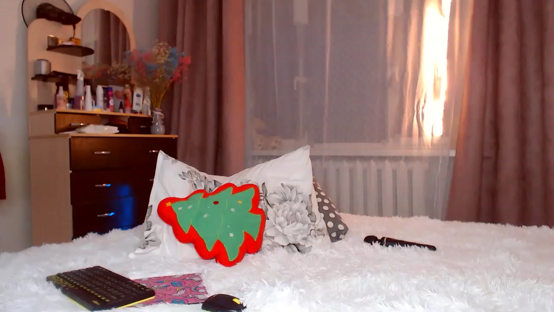 Gallery image thumbnail from KatyLi's myfreecams stream on, 12/16/2022, 21:09 image 11 of 20