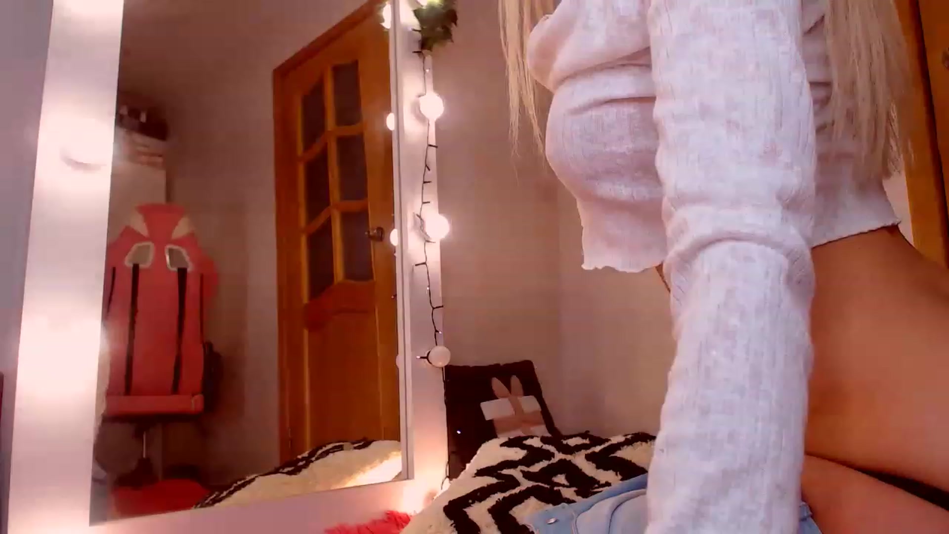 Gallery image thumbnail from KatyLi's myfreecams stream on, 12/27/2022, 01:14 image 6 of 20