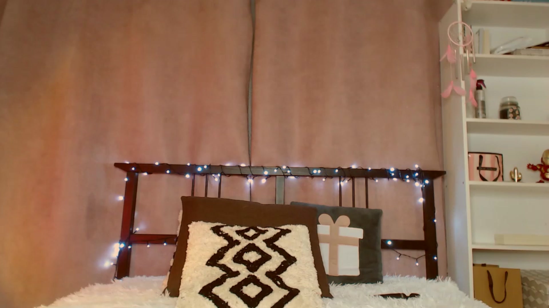 Gallery image thumbnail from KatyLi's myfreecams stream on, 02/04/2023, 16:07 image 19 of 20