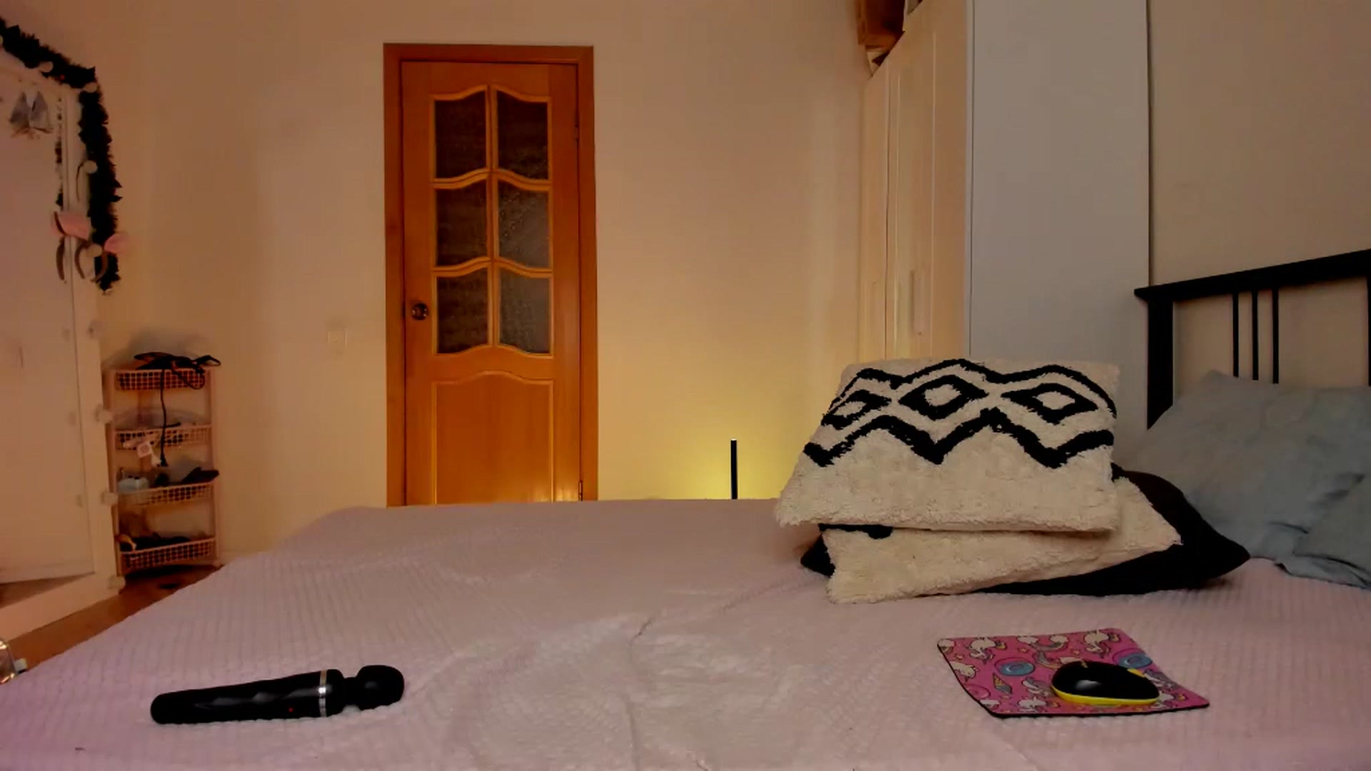 Gallery image thumbnail from KatyLi's myfreecams stream on, 03/09/2023, 22:39 image 3 of 20