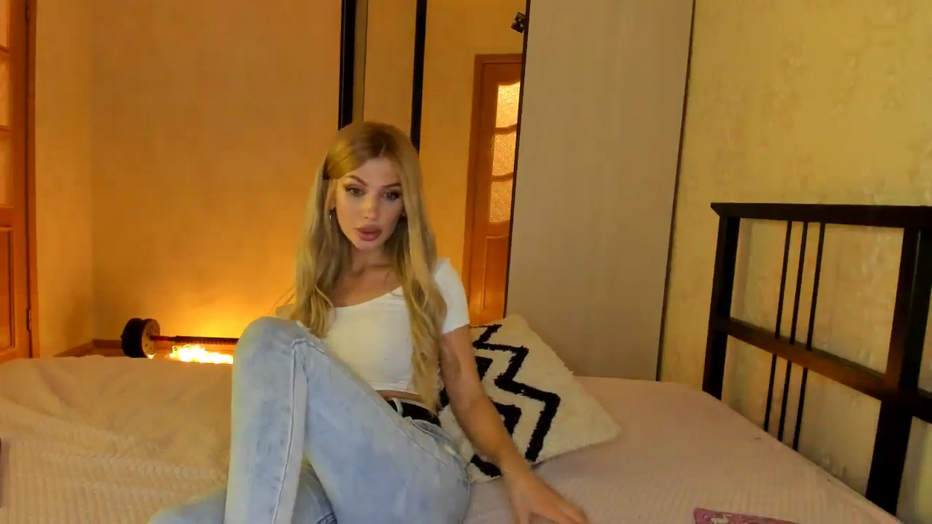 Gallery image thumbnail from KatyLi's myfreecams stream on, 07/25/2023, 23:23 image 6 of 20