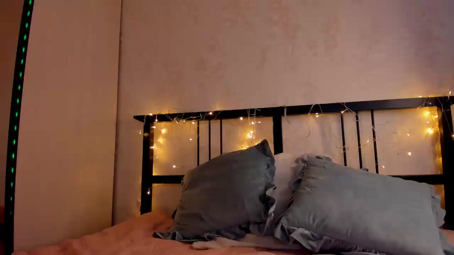 Gallery image thumbnail from KatyLi's myfreecams stream on, 08/17/2023, 22:35 image 17 of 20