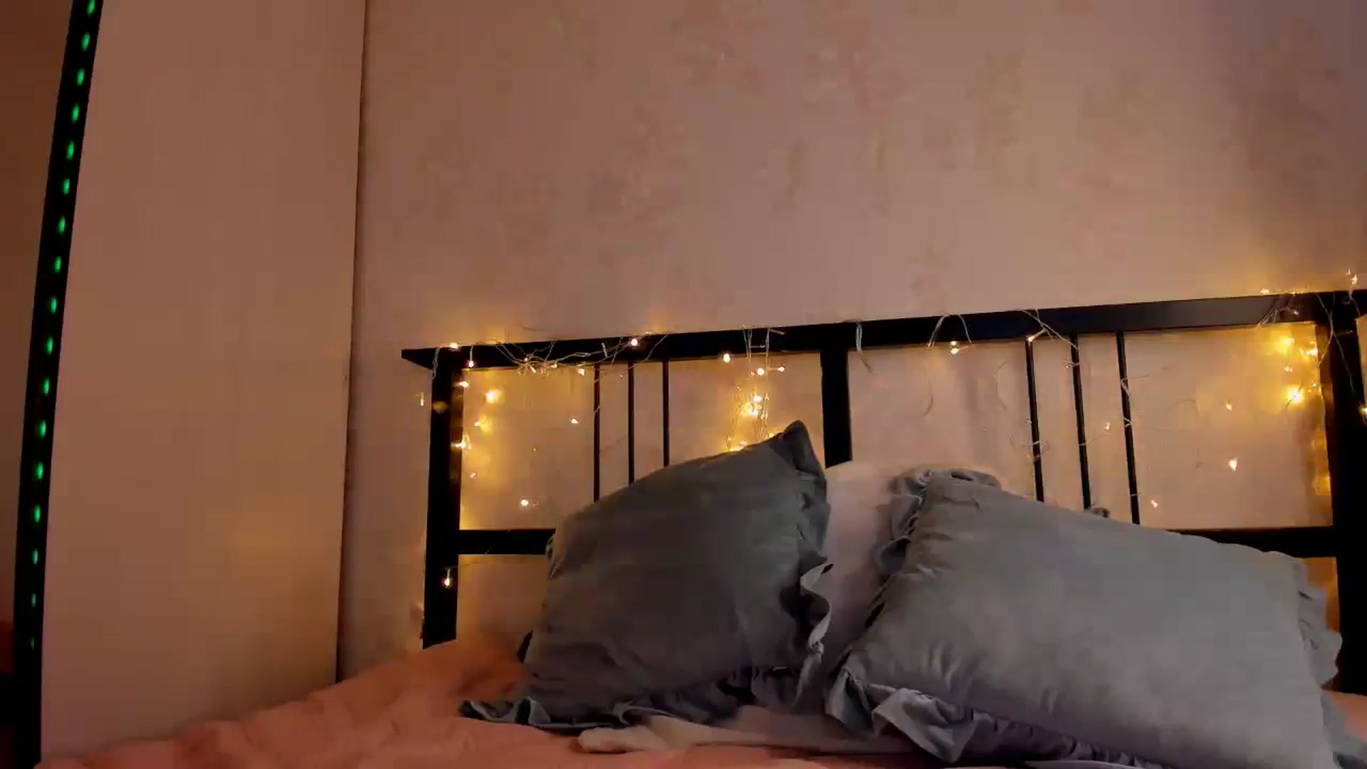 Gallery image thumbnail from KatyLi's myfreecams stream on, 08/17/2023, 22:35 image 18 of 20