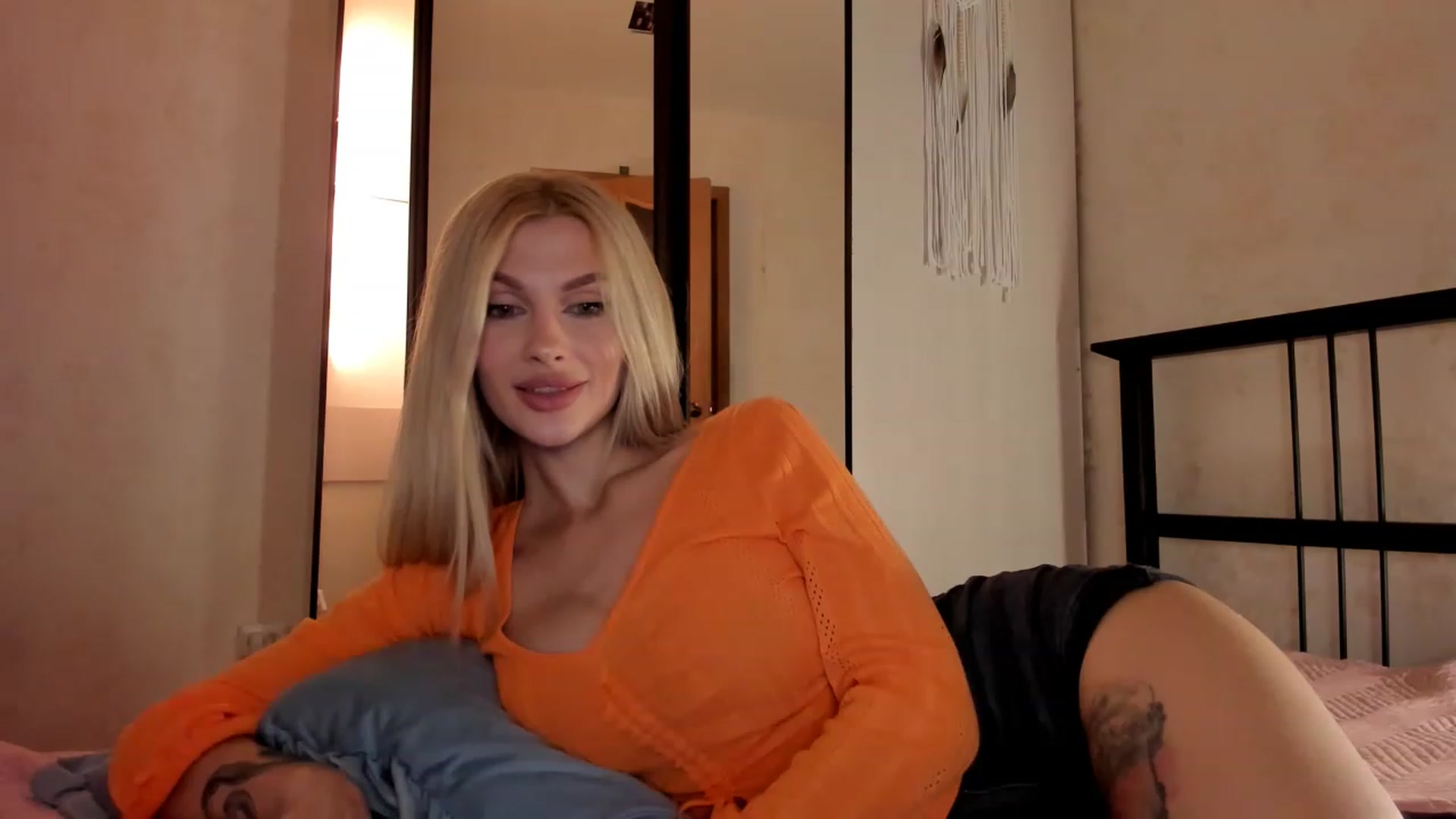 Gallery image thumbnail from KatyLi's myfreecams stream on, 08/22/2023, 22:38 image 14 of 20