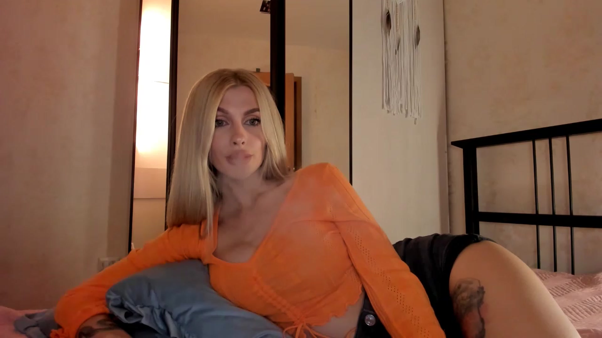 Gallery image thumbnail from KatyLi's myfreecams stream on, 08/22/2023, 22:38 image 13 of 20