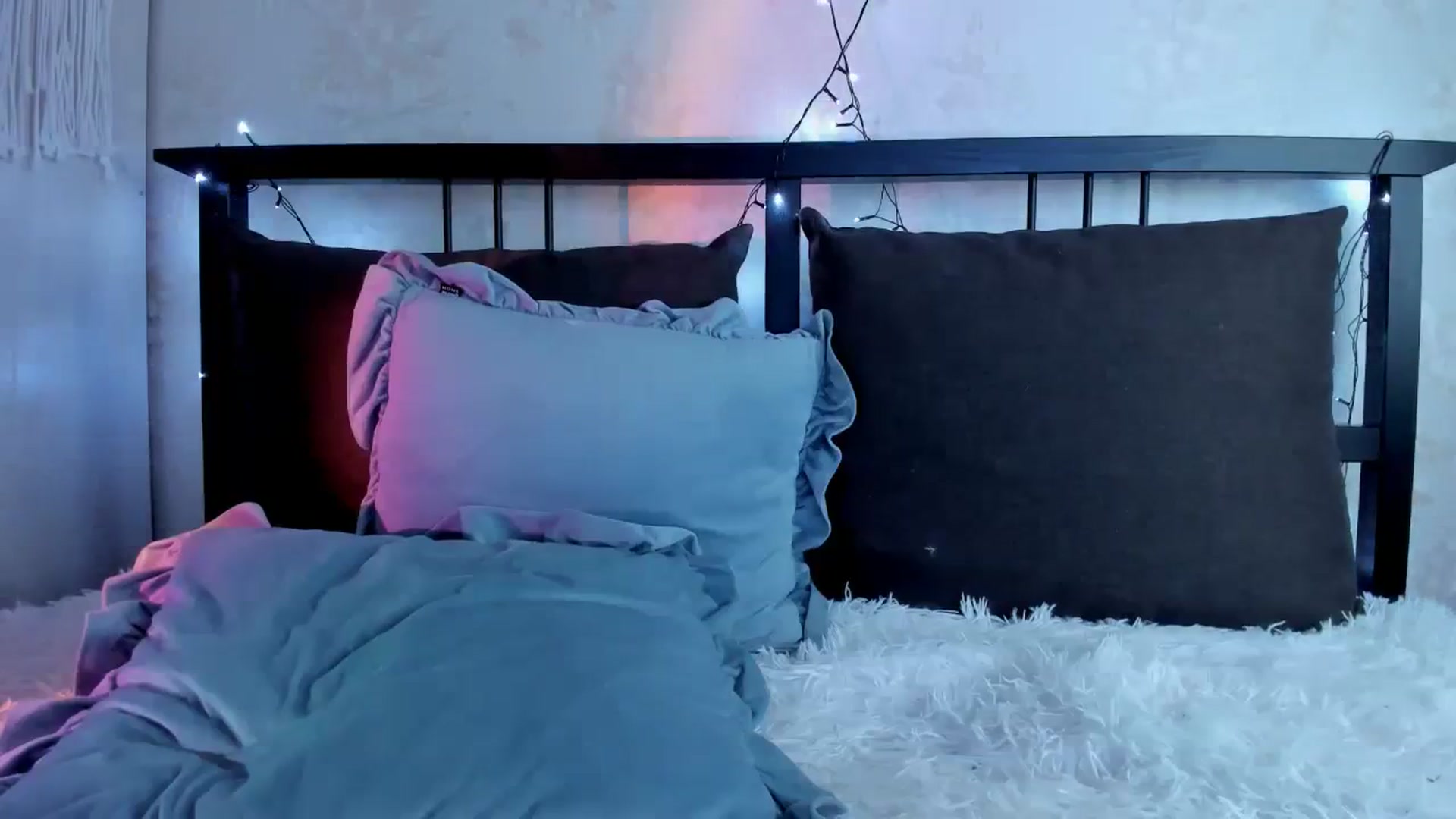 Gallery image thumbnail from KatyLi's myfreecams stream on, 09/13/2023, 22:19 image 6 of 20