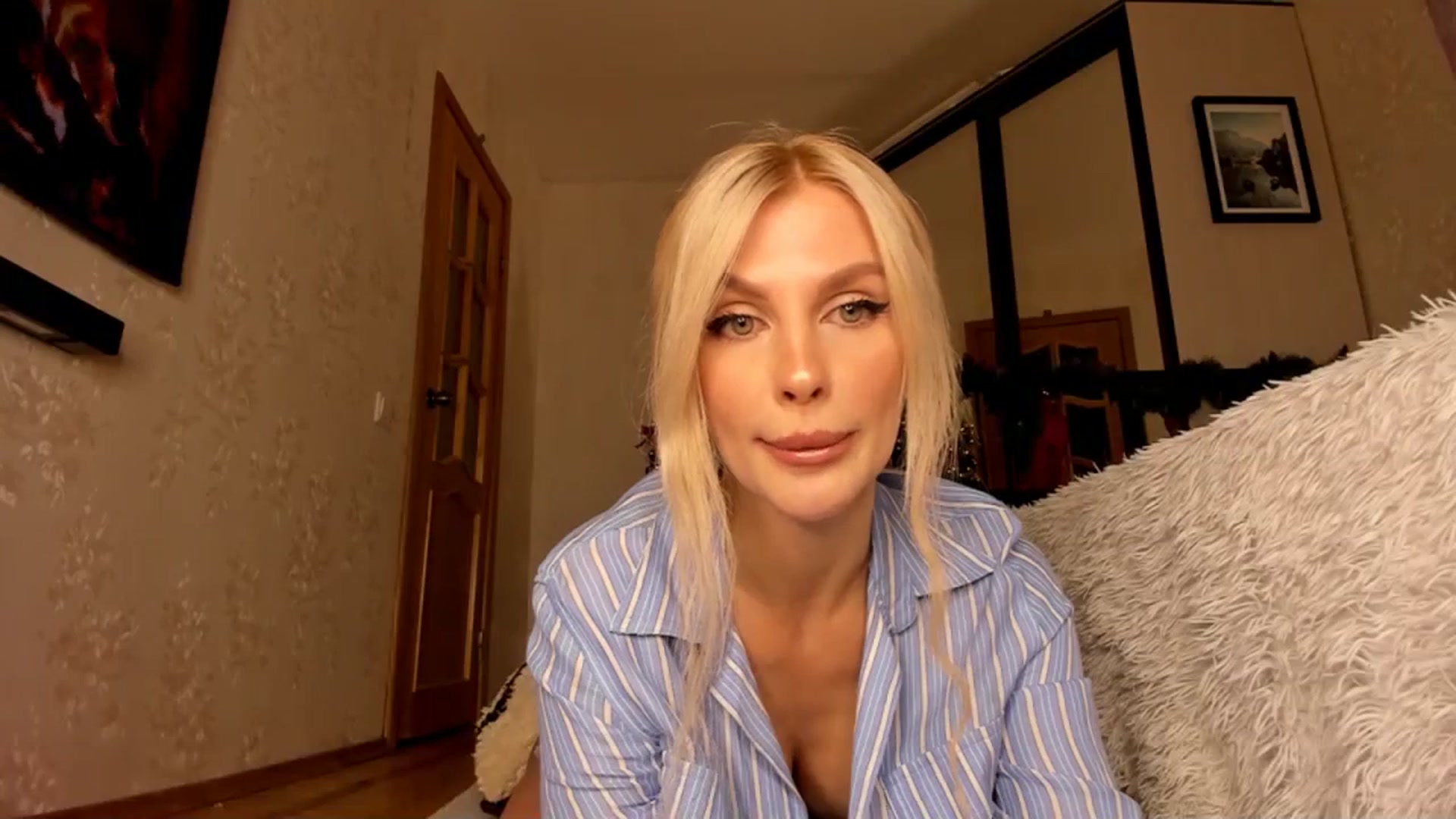 Gallery image thumbnail from KatyLi's myfreecams stream on, 01/11/2024, 22:20 image 16 of 20