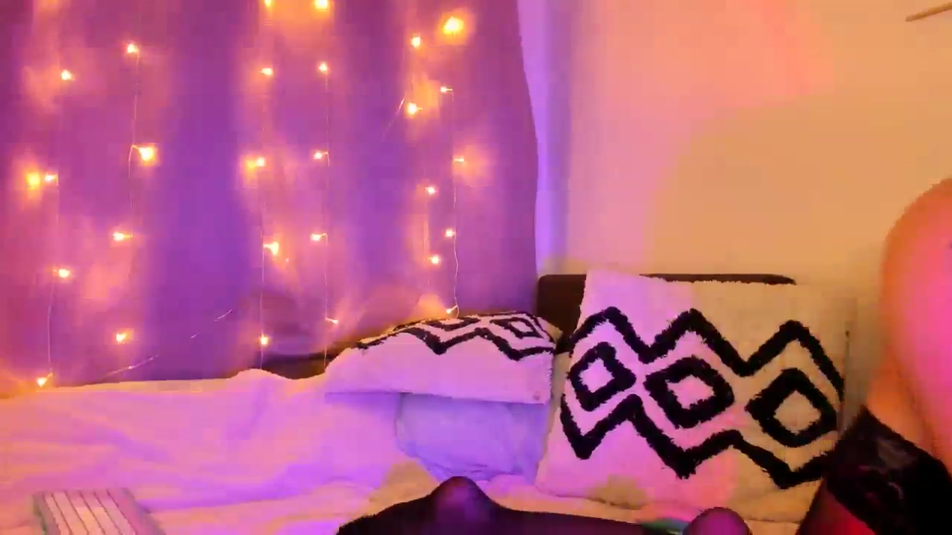 Gallery image thumbnail from KatyLi's myfreecams stream on, 03/06/2024, 22:18 image 6 of 20