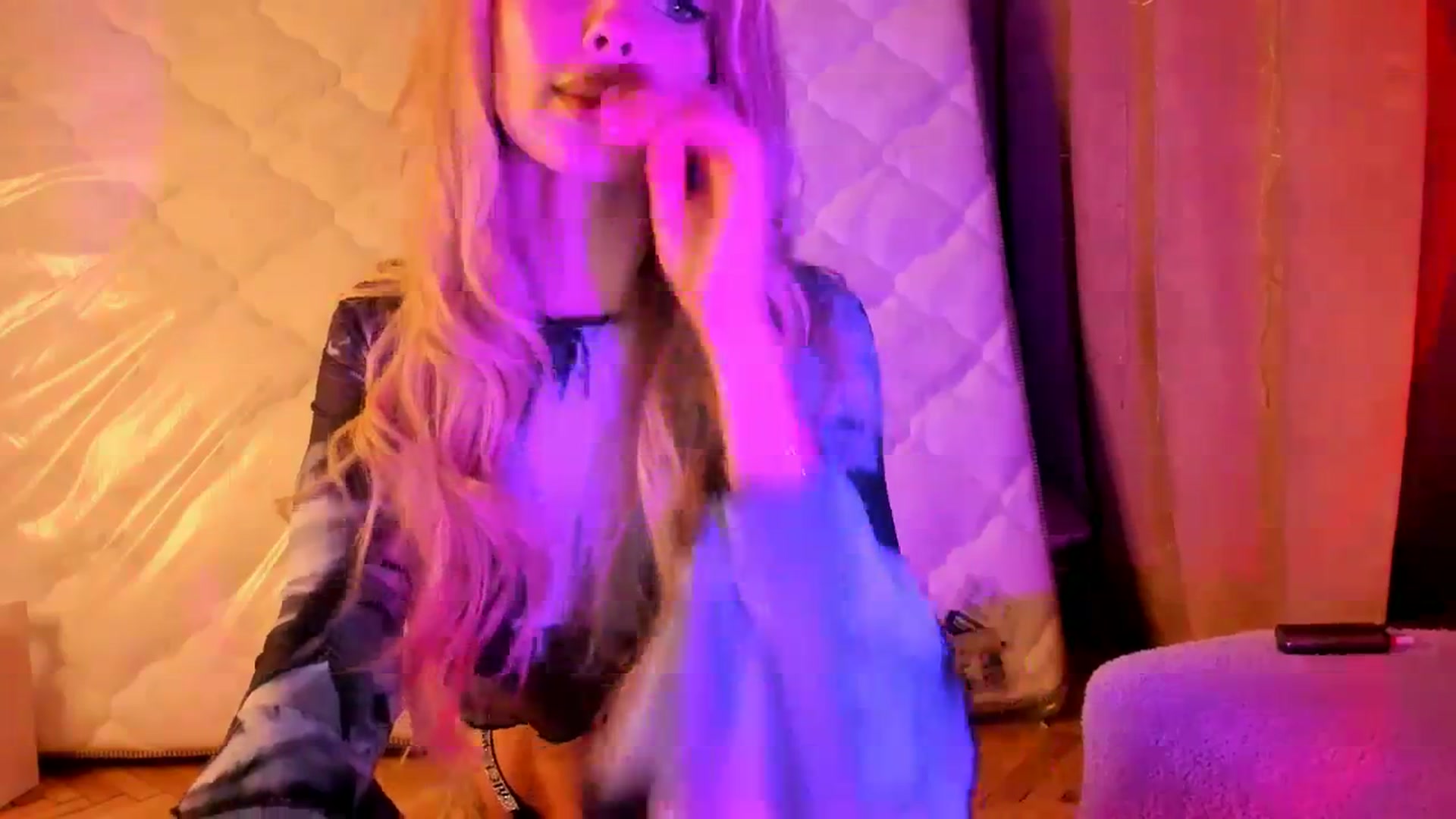 Gallery image thumbnail from KatyLi's myfreecams stream on, 03/18/2024, 22:04 image 13 of 20
