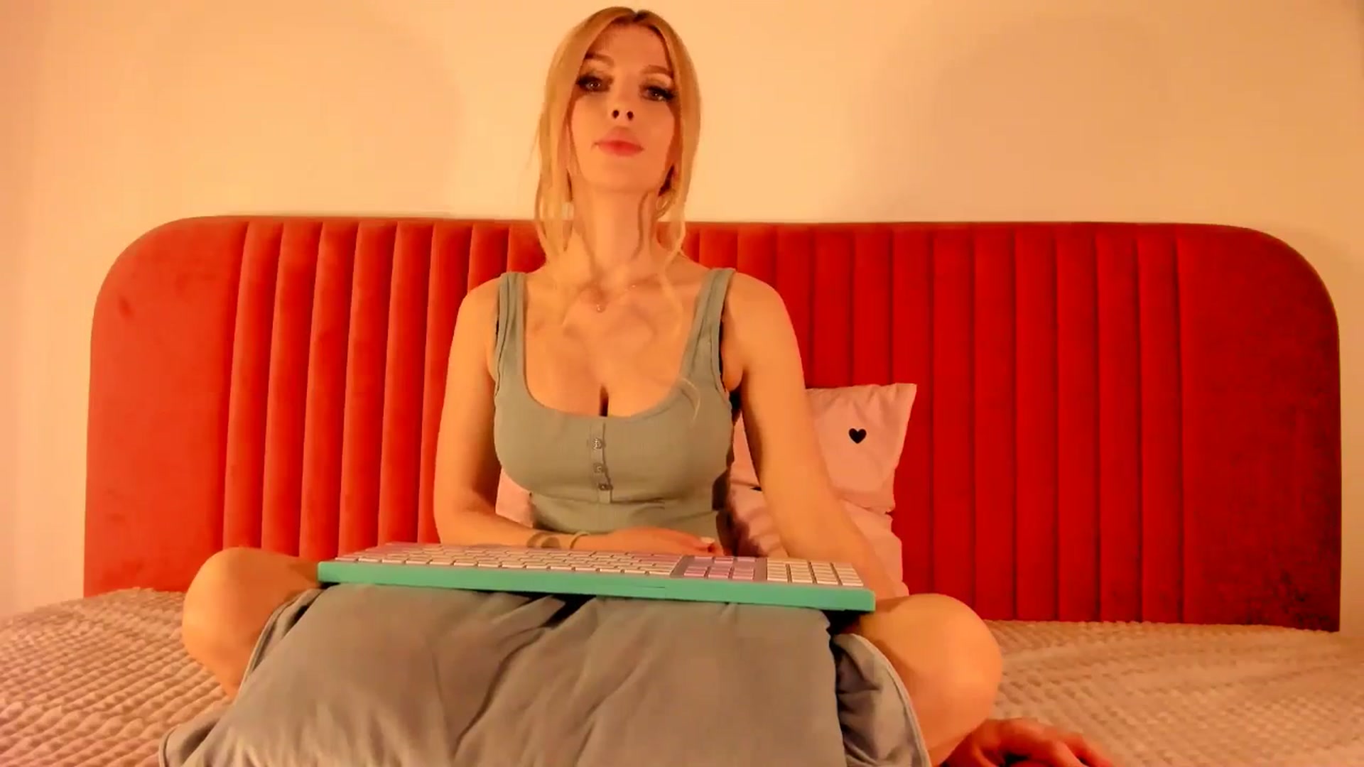 Gallery image thumbnail from KatyLi's myfreecams stream on, 05/27/2024, 21:02 image 7 of 20