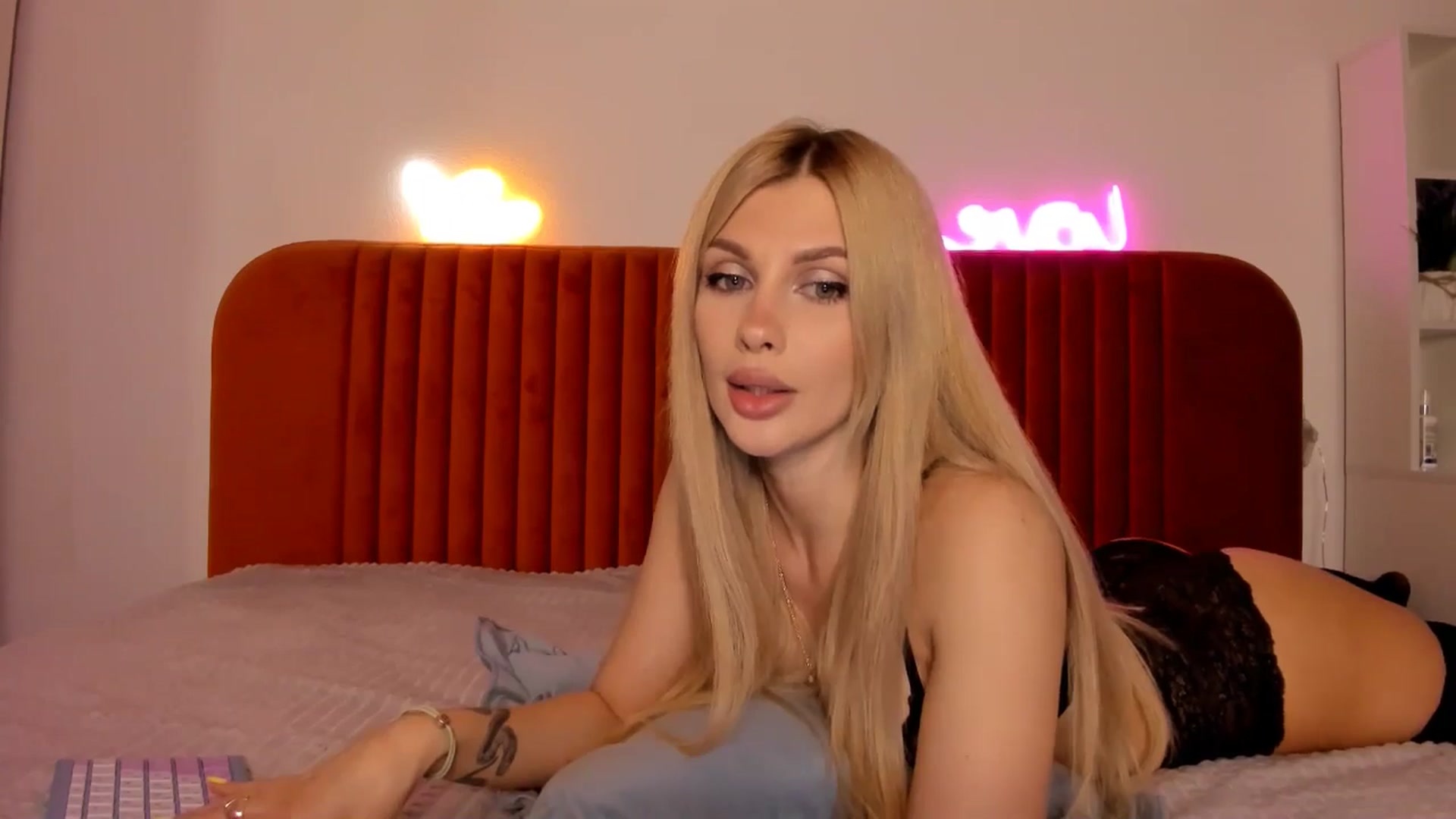 Gallery image thumbnail from KatyLi's myfreecams stream on, 05/30/2024, 20:40 image 19 of 20