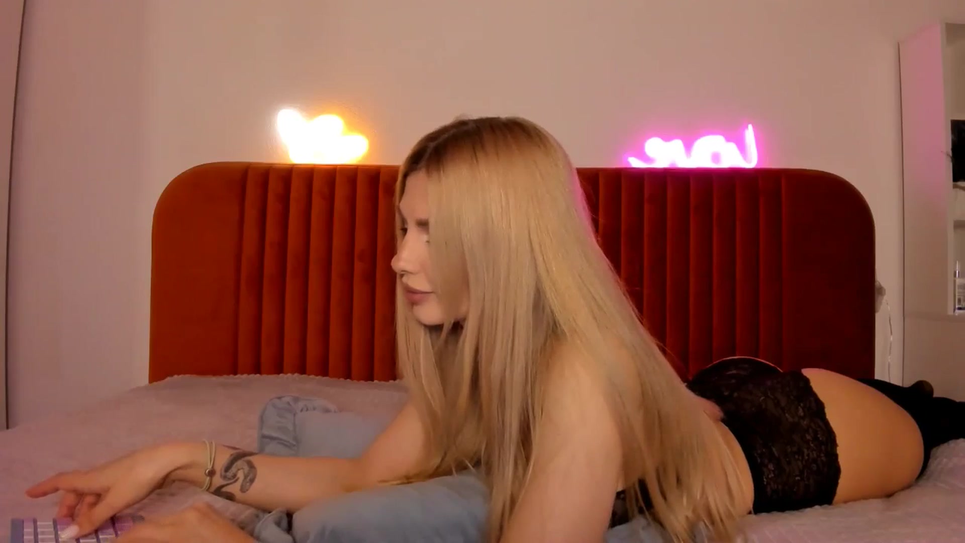 Gallery image thumbnail from KatyLi's myfreecams stream on, 05/30/2024, 20:40 image 11 of 20