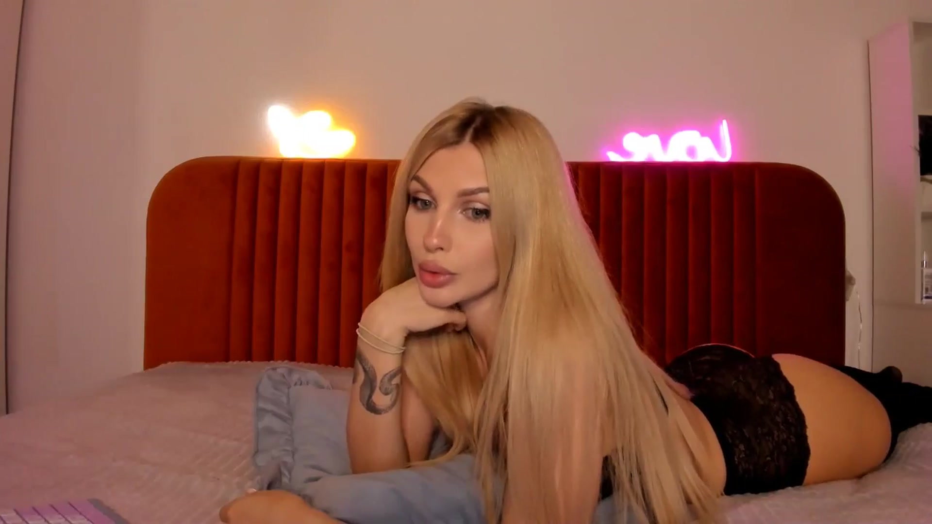 Gallery image thumbnail from KatyLi's myfreecams stream on, 05/30/2024, 20:40 image 10 of 20