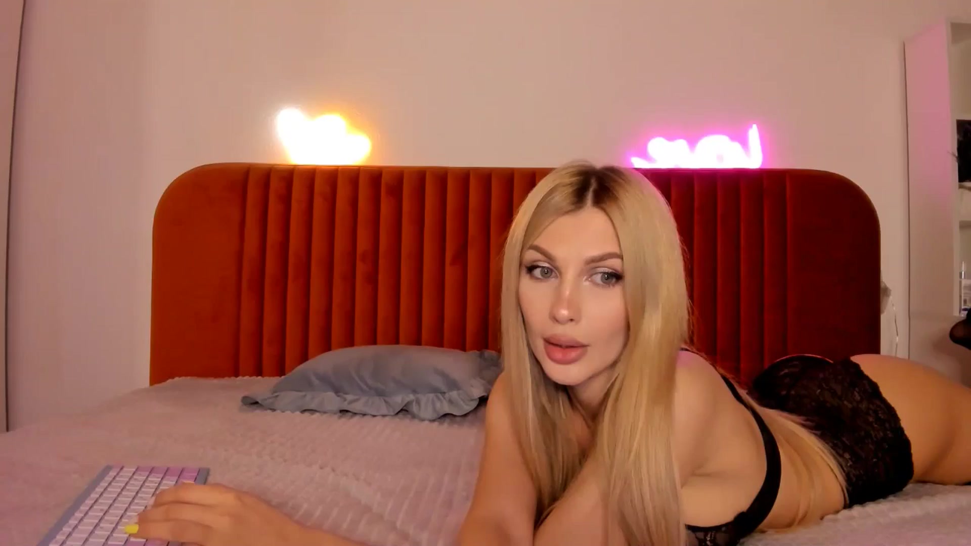 Gallery image thumbnail from KatyLi's myfreecams stream on, 05/30/2024, 20:40 image 5 of 20