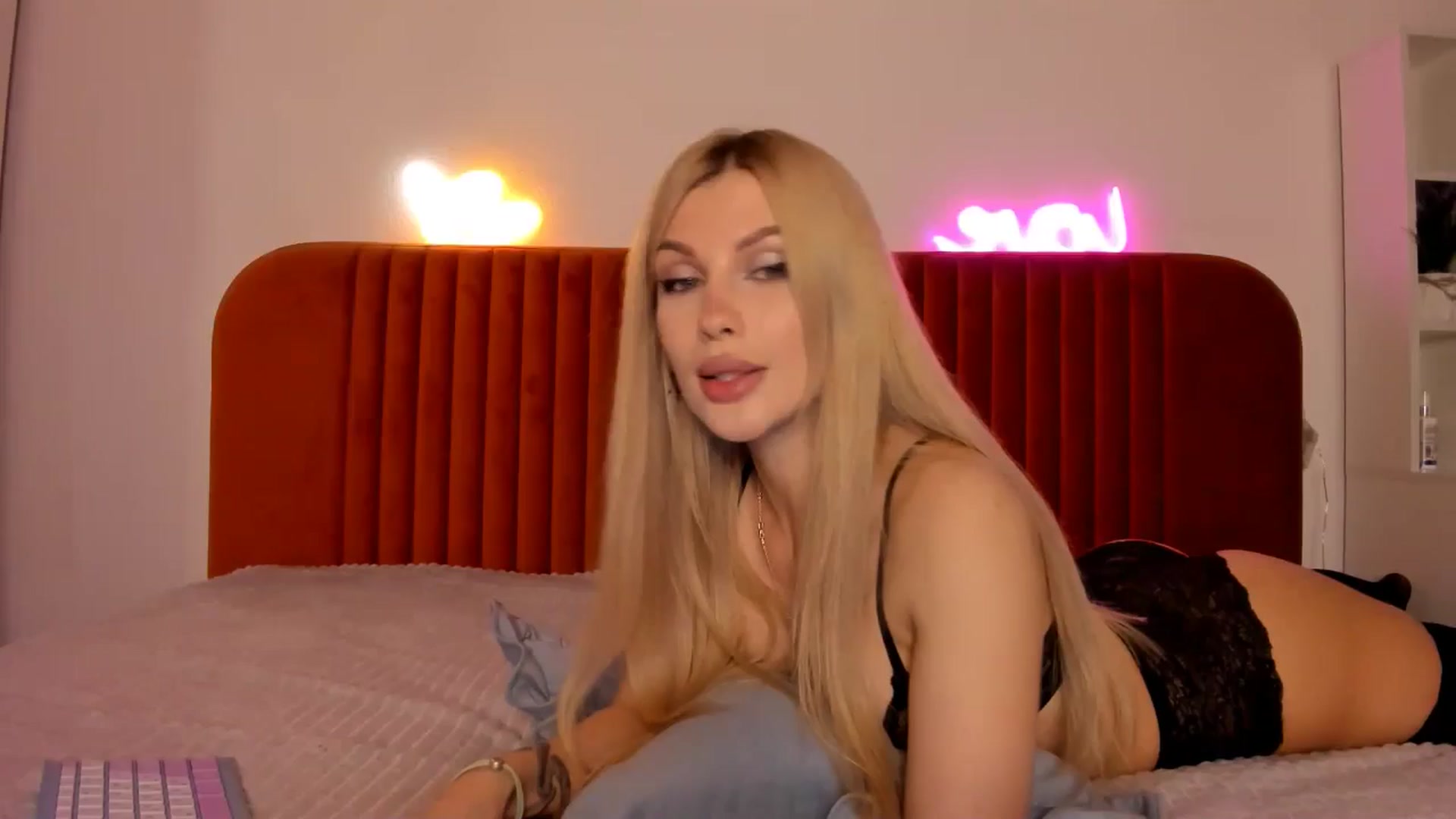 Gallery image thumbnail from KatyLi's myfreecams stream on, 05/30/2024, 20:40 image 17 of 20