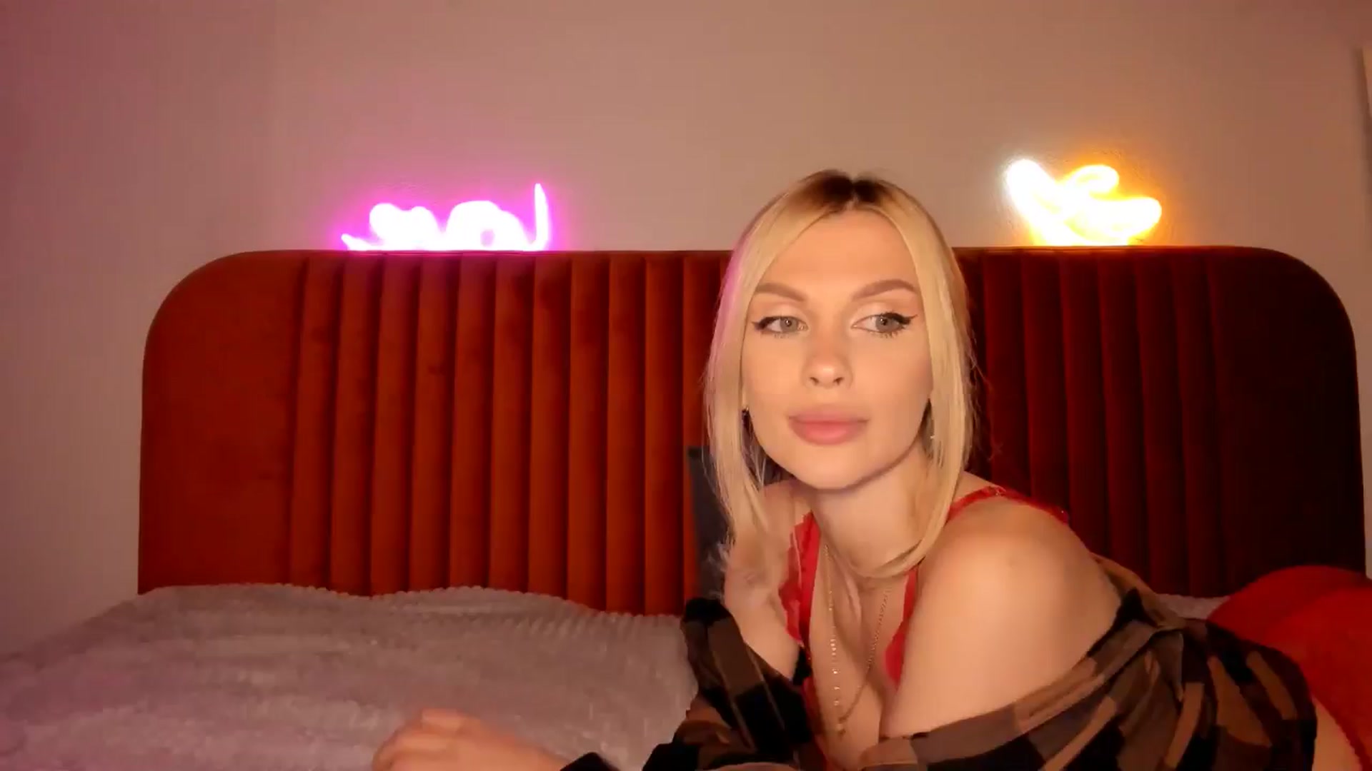 Gallery image thumbnail from KatyLi's myfreecams stream on, 06/08/2024, 20:53 image 1 of 20