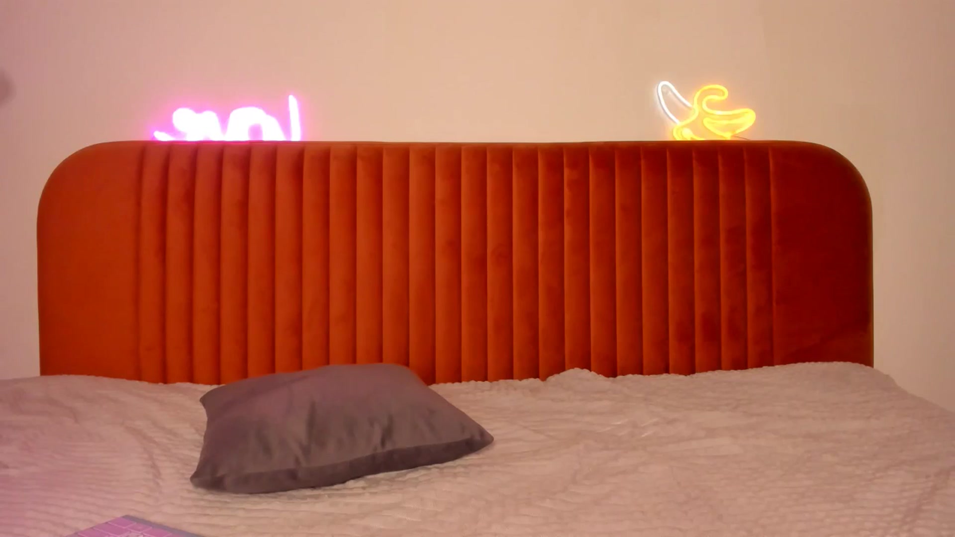 Gallery image thumbnail from KatyLi's myfreecams stream on, 06/20/2024, 21:52 image 18 of 20
