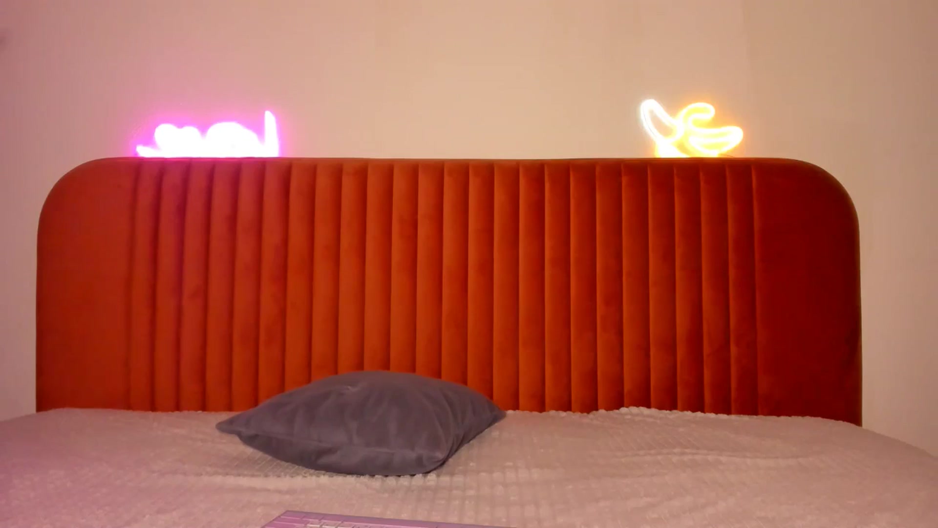 Gallery image thumbnail from KatyLi's myfreecams stream on, 06/24/2024, 21:23 image 13 of 20
