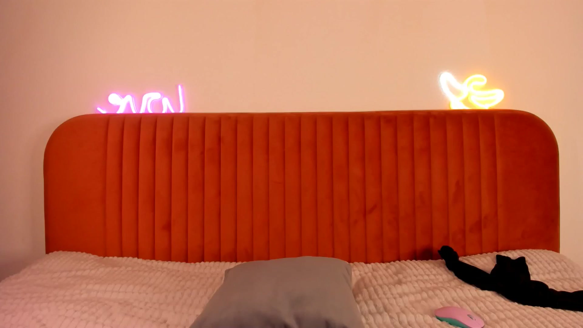 Gallery image thumbnail from KatyLi's myfreecams stream on, 07/05/2024, 21:01 image 6 of 20