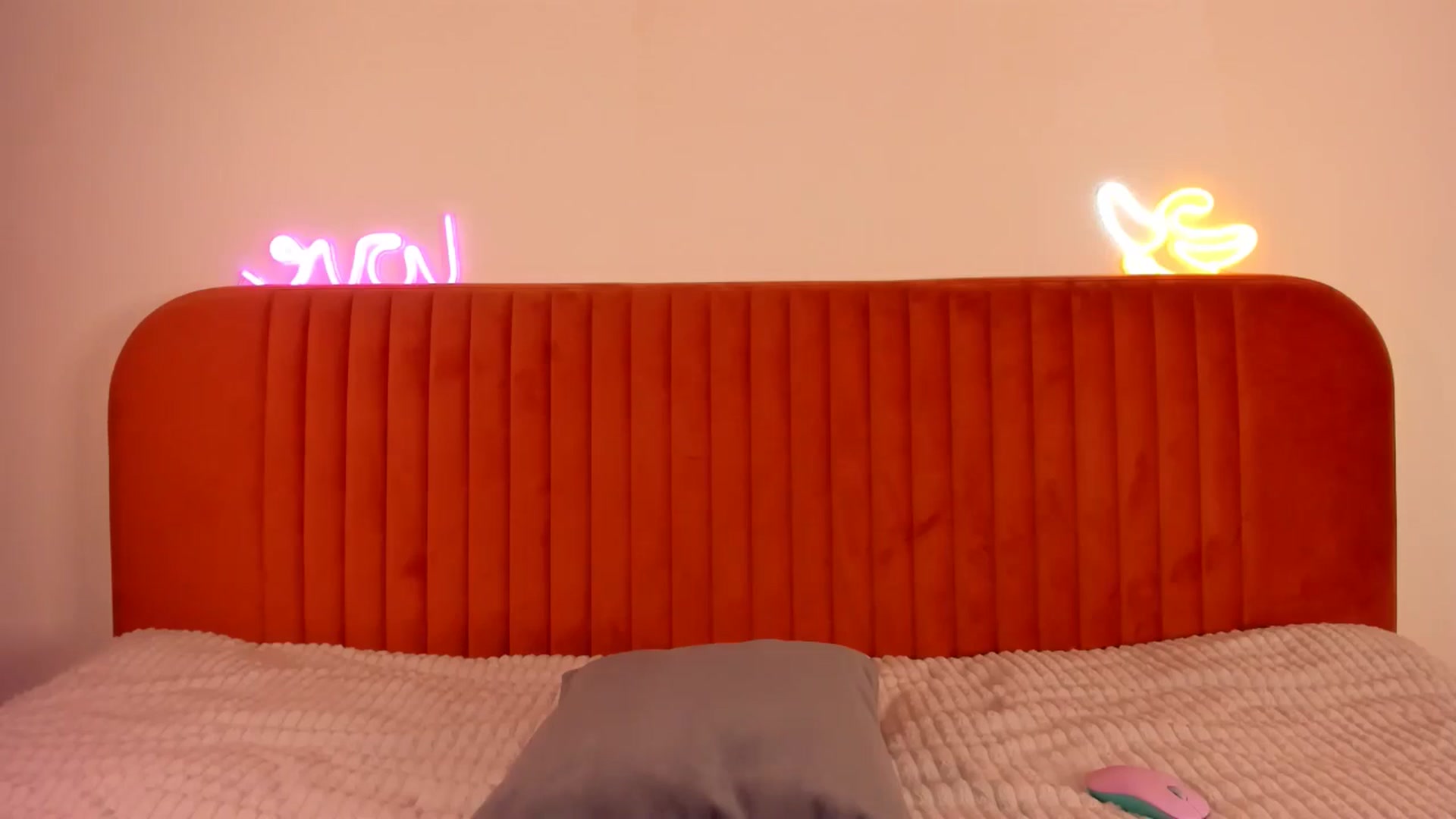 Gallery image thumbnail from KatyLi's myfreecams stream on, 07/05/2024, 21:01 image 7 of 20