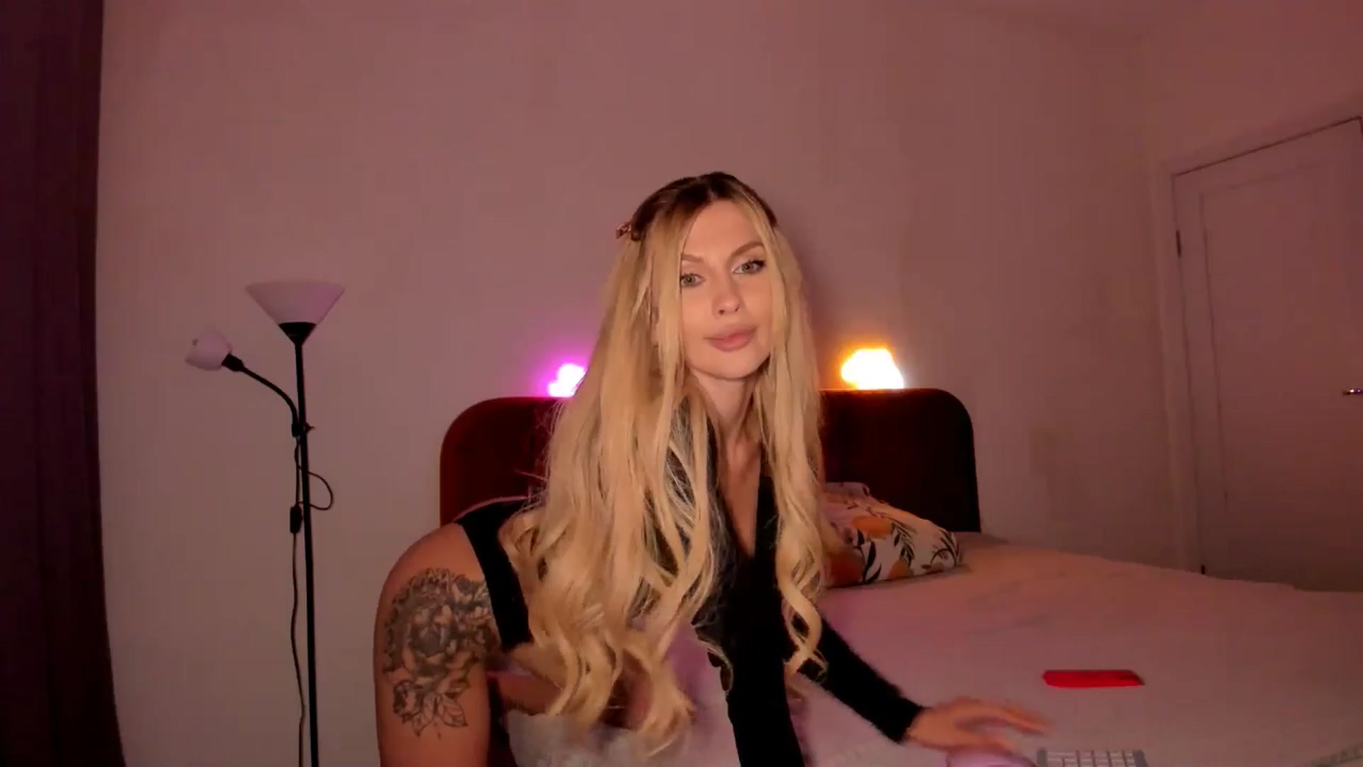 Gallery image thumbnail from KatyLi's myfreecams stream on, 08/01/2024, 22:00 image 10 of 20
