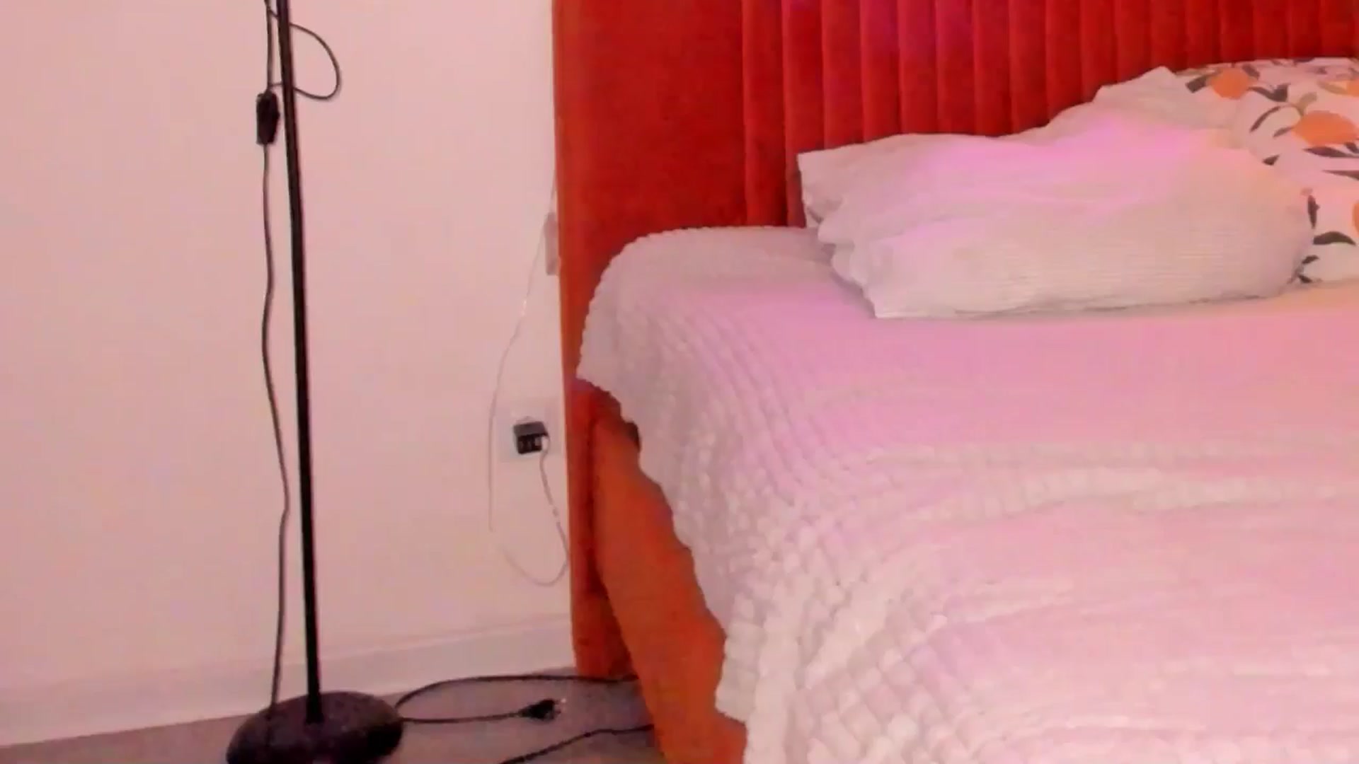 Gallery image thumbnail from KatyLi's myfreecams stream on, 08/01/2024, 22:00 image 14 of 20