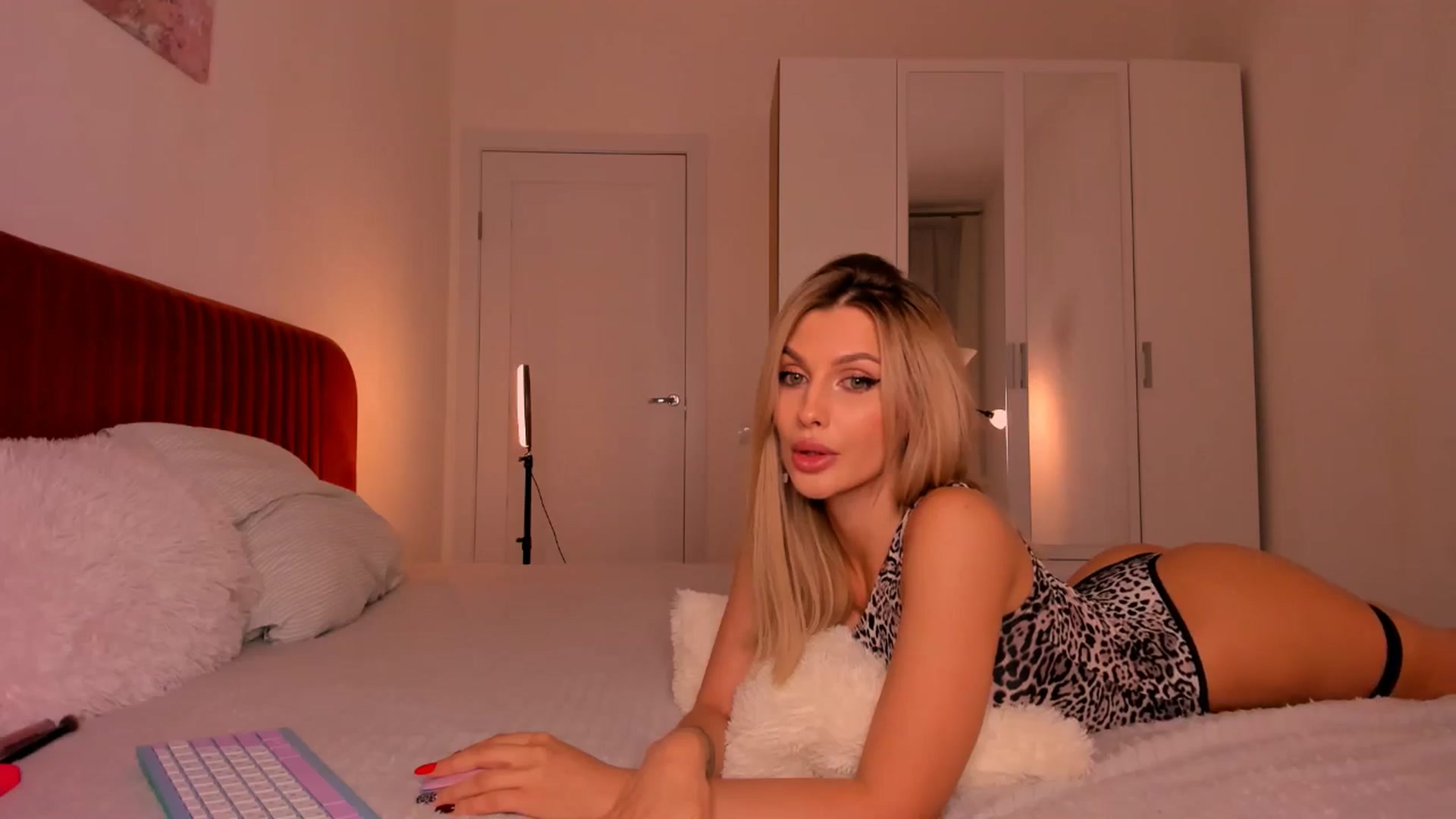 Gallery image thumbnail from KatyLi's myfreecams stream on, 09/05/2024, 21:07 image 8 of 20