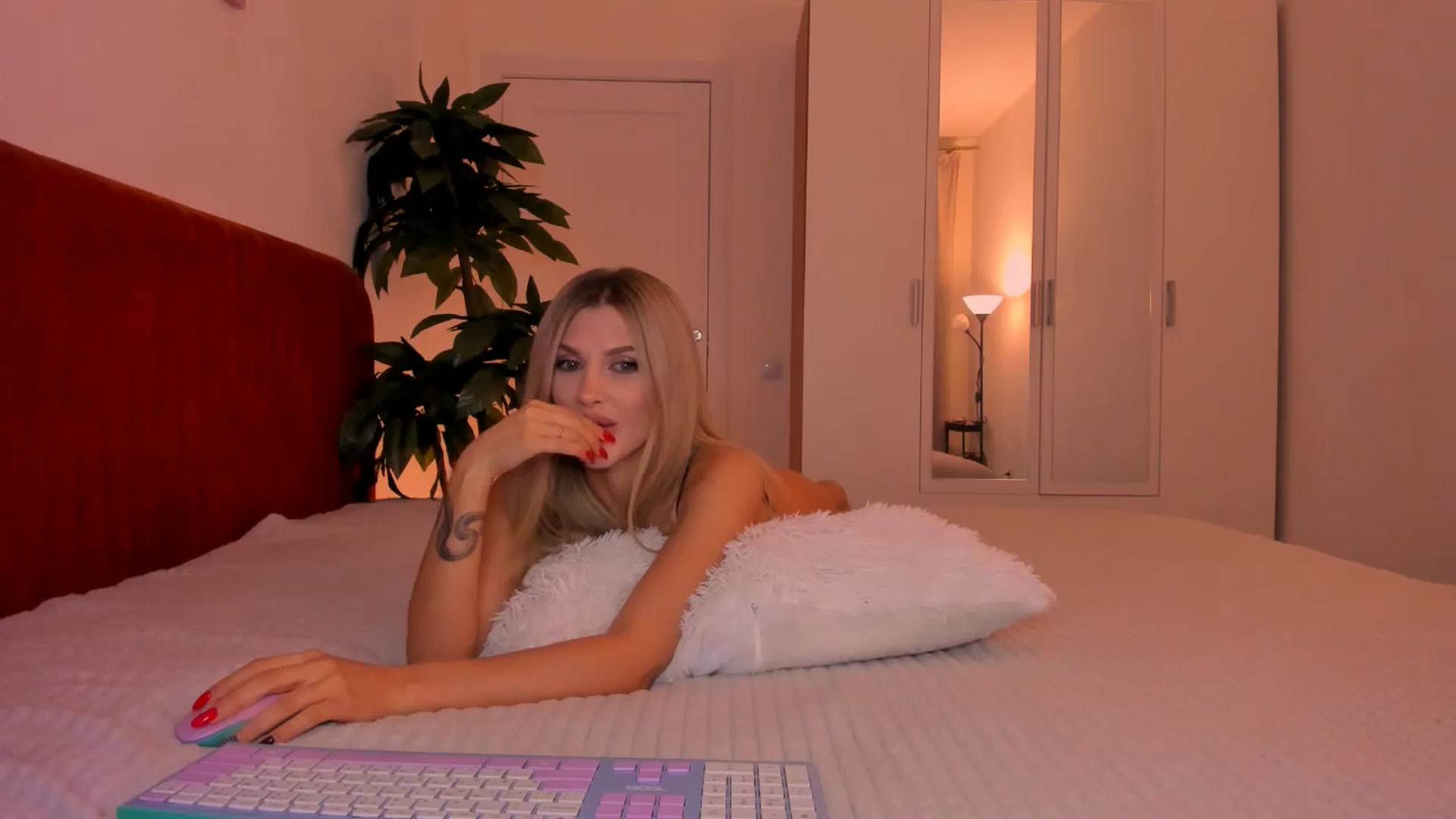 Gallery image thumbnail from KatyLi's myfreecams stream on, 09/08/2024, 21:09 image 15 of 20