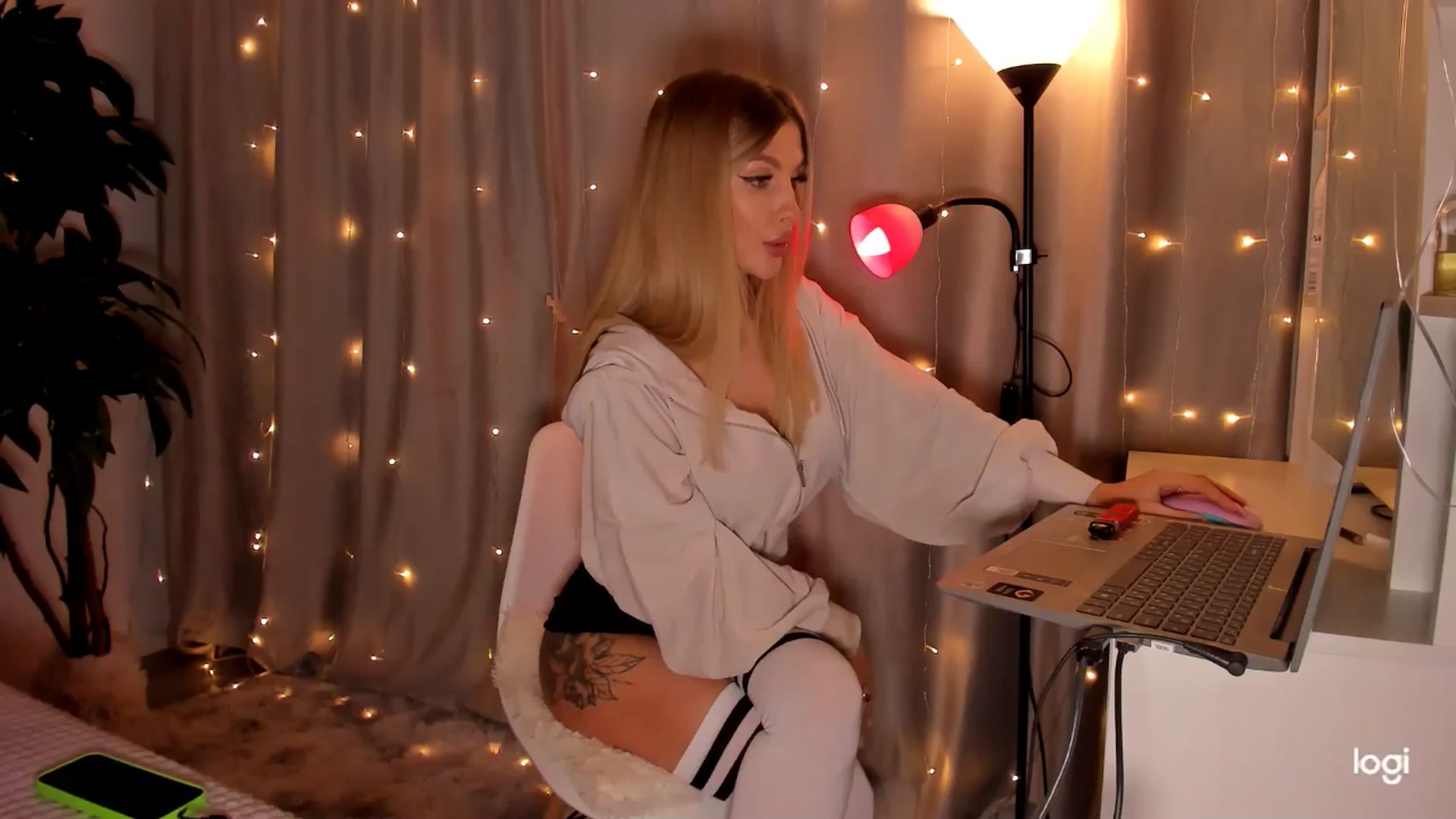 Gallery image thumbnail from KatyLi's myfreecams stream on, 12/10/2024, 20:05 image 5 of 20