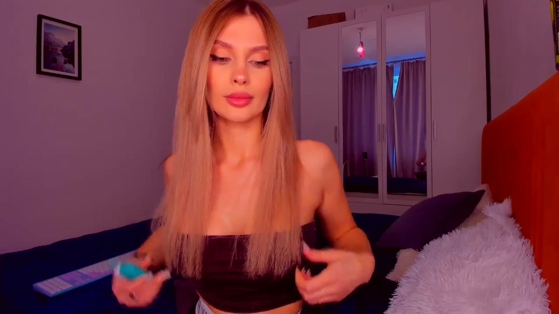 Gallery image thumbnail from KatyLi's myfreecams stream on, 01/27/2025, 13:18 image 6 of 20