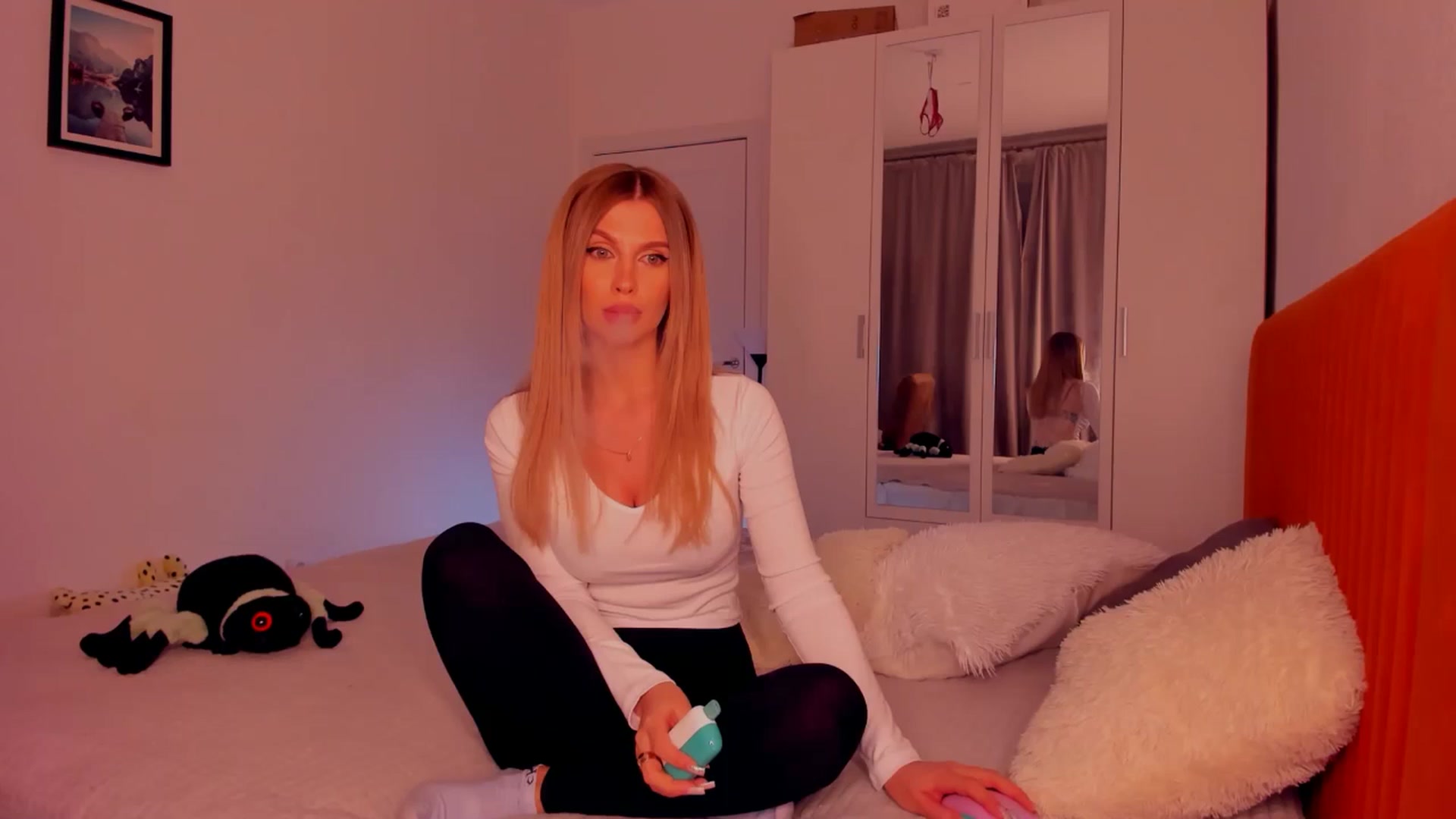 Gallery image thumbnail from KatyLi's myfreecams stream on, 02/06/2025, 19:27 image 1 of 20