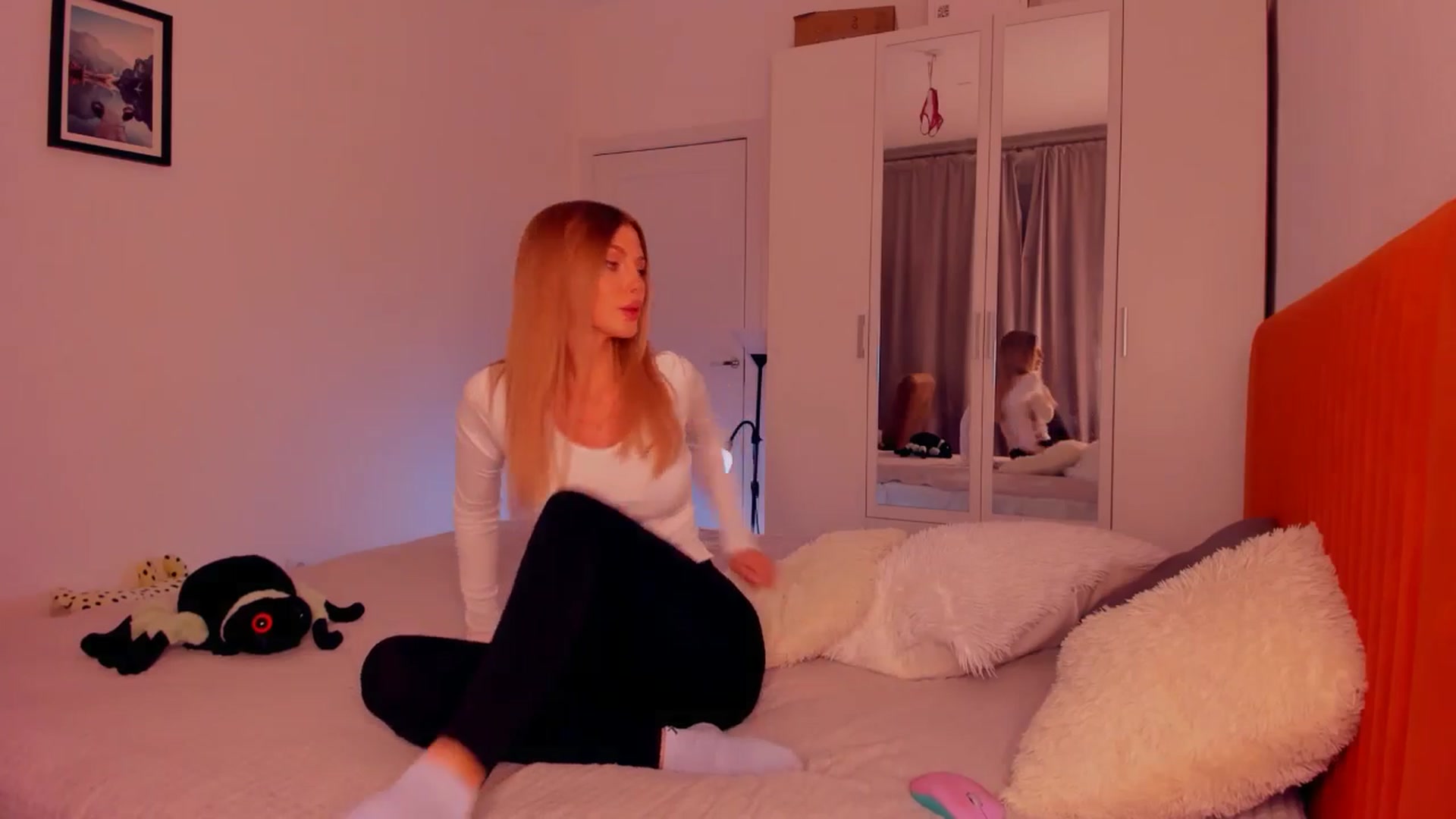 Gallery image thumbnail from KatyLi's myfreecams stream on, 02/06/2025, 19:27 image 2 of 20