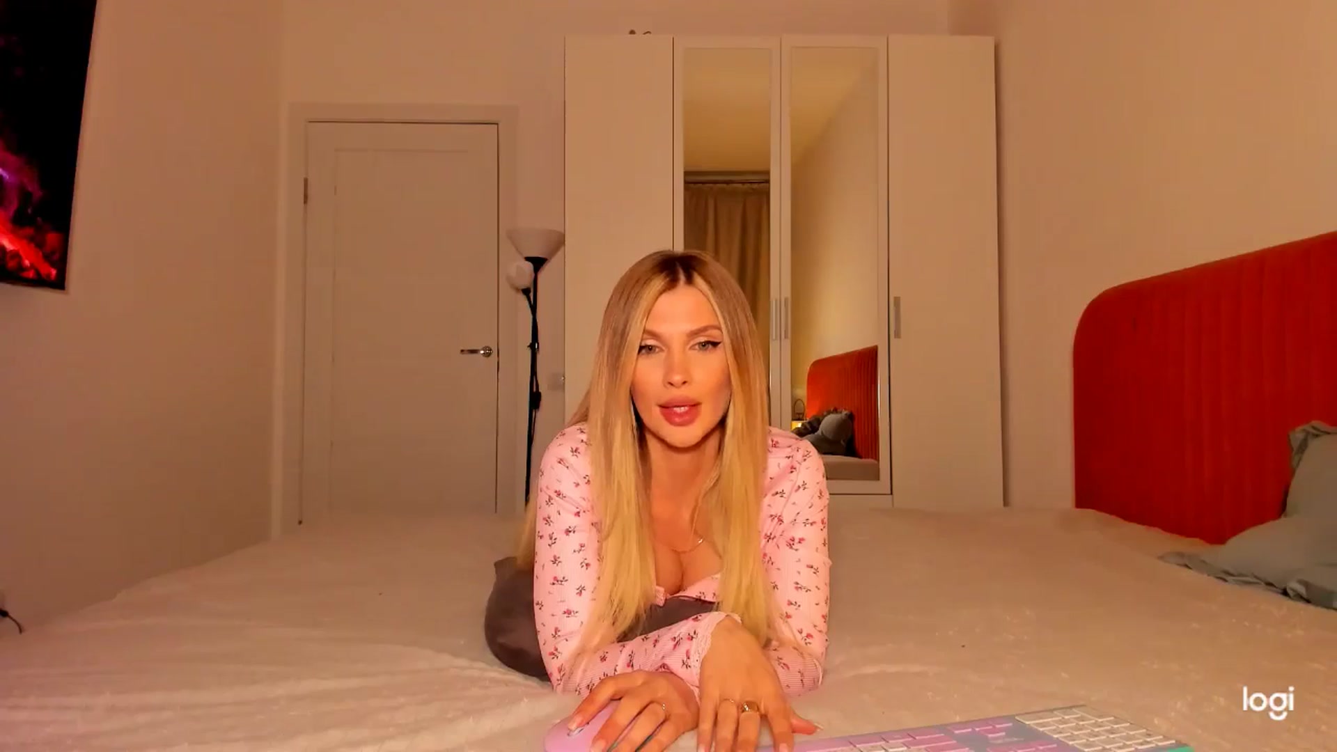 Gallery image thumbnail from KatyLi's myfreecams stream on, 05/19/2025, 21:39 image 7 of 20