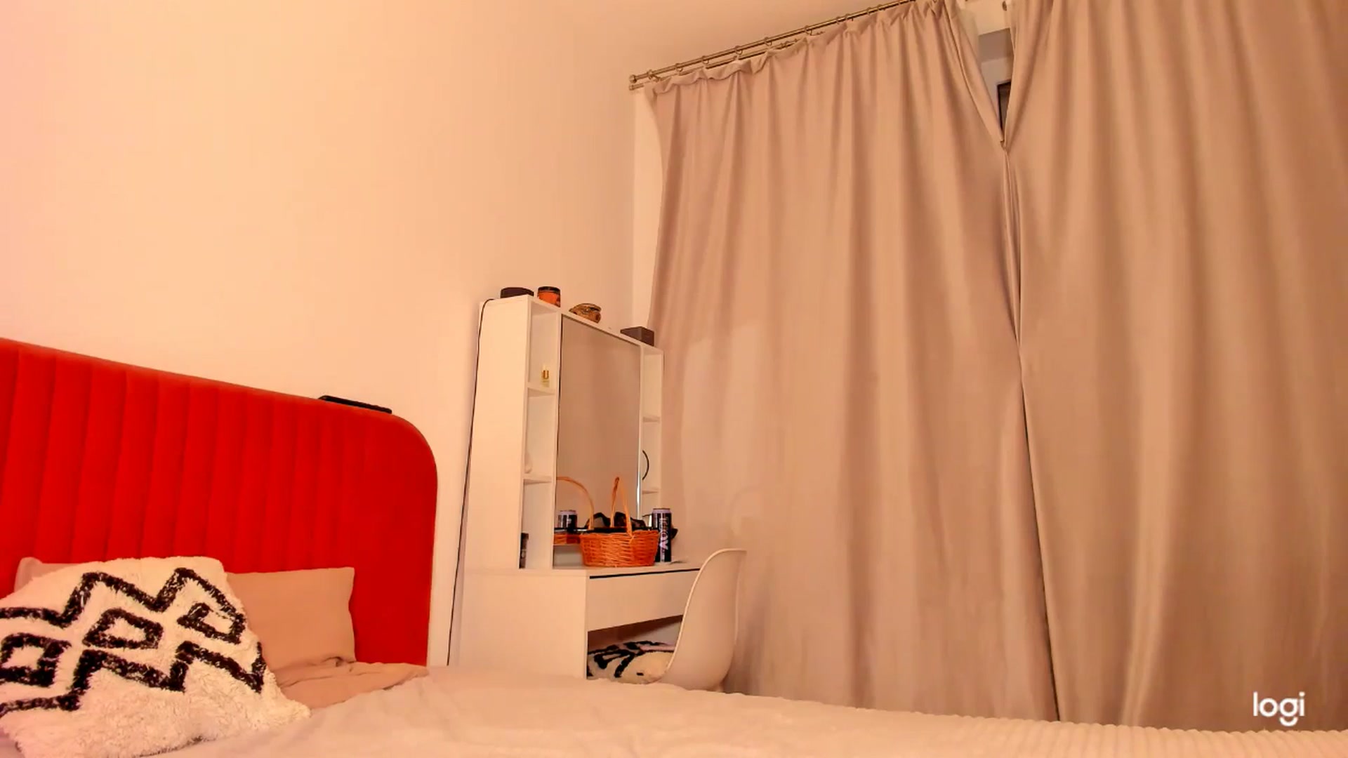 Gallery image thumbnail from KatyLi's myfreecams stream on, 07/10/2025, 21:29 image 16 of 20