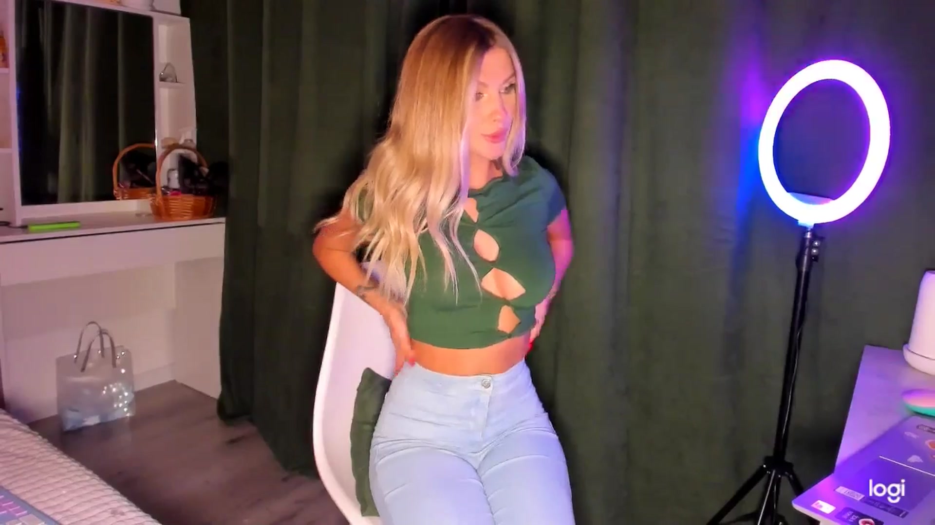 Gallery image thumbnail from KatyLi's myfreecams stream on, 07/28/2025, 21:42 image 5 of 20