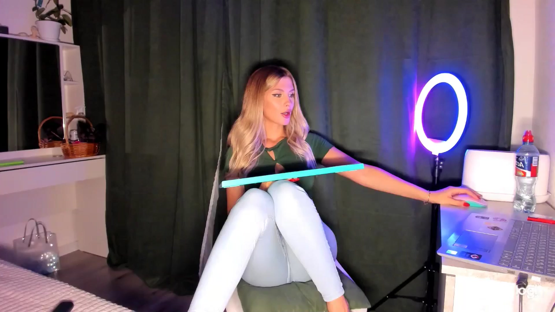 Gallery image thumbnail from KatyLi's myfreecams stream on, 07/28/2025, 22:17 image 1 of 20