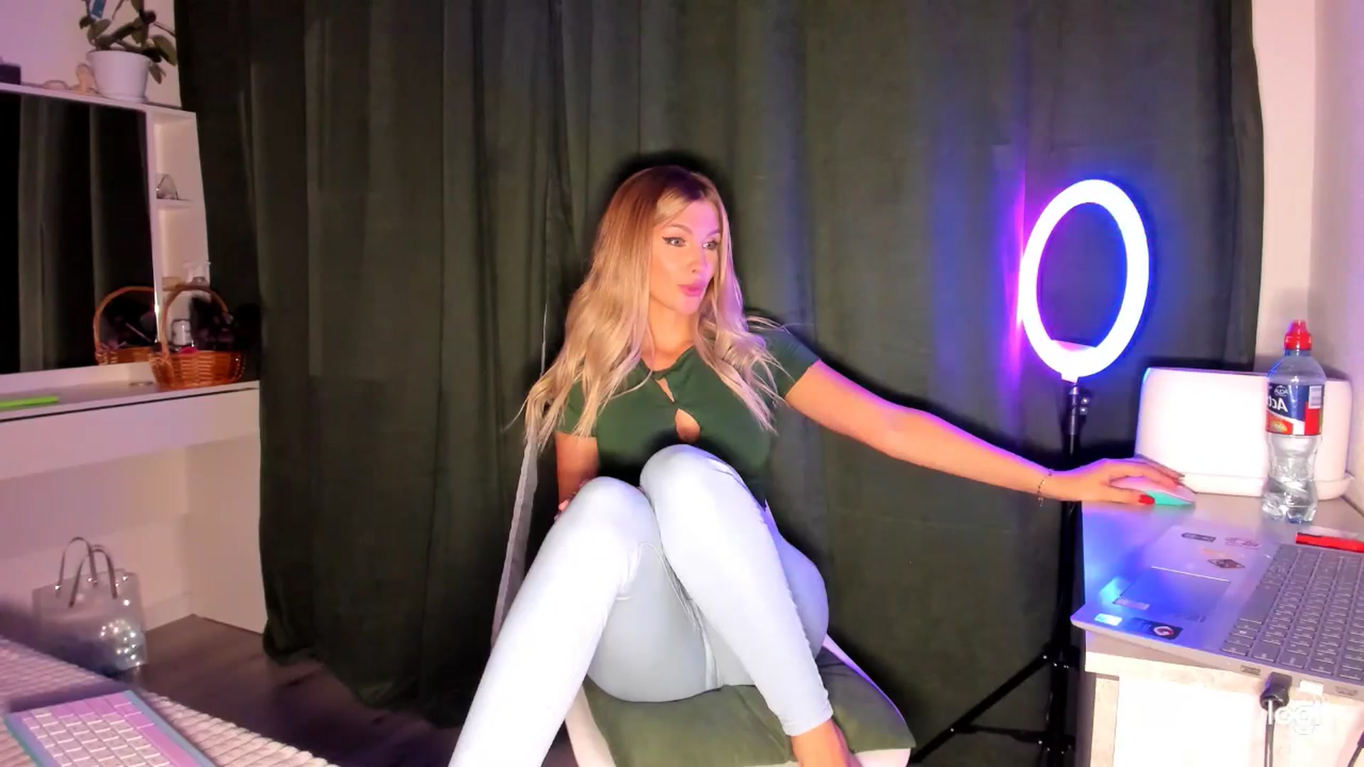 Gallery image thumbnail from KatyLi's myfreecams stream on, 07/28/2025, 22:17 image 3 of 20