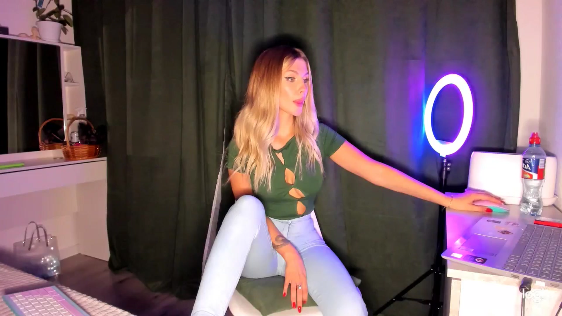 Gallery image thumbnail from KatyLi's myfreecams stream on, 07/28/2025, 22:17 image 10 of 20