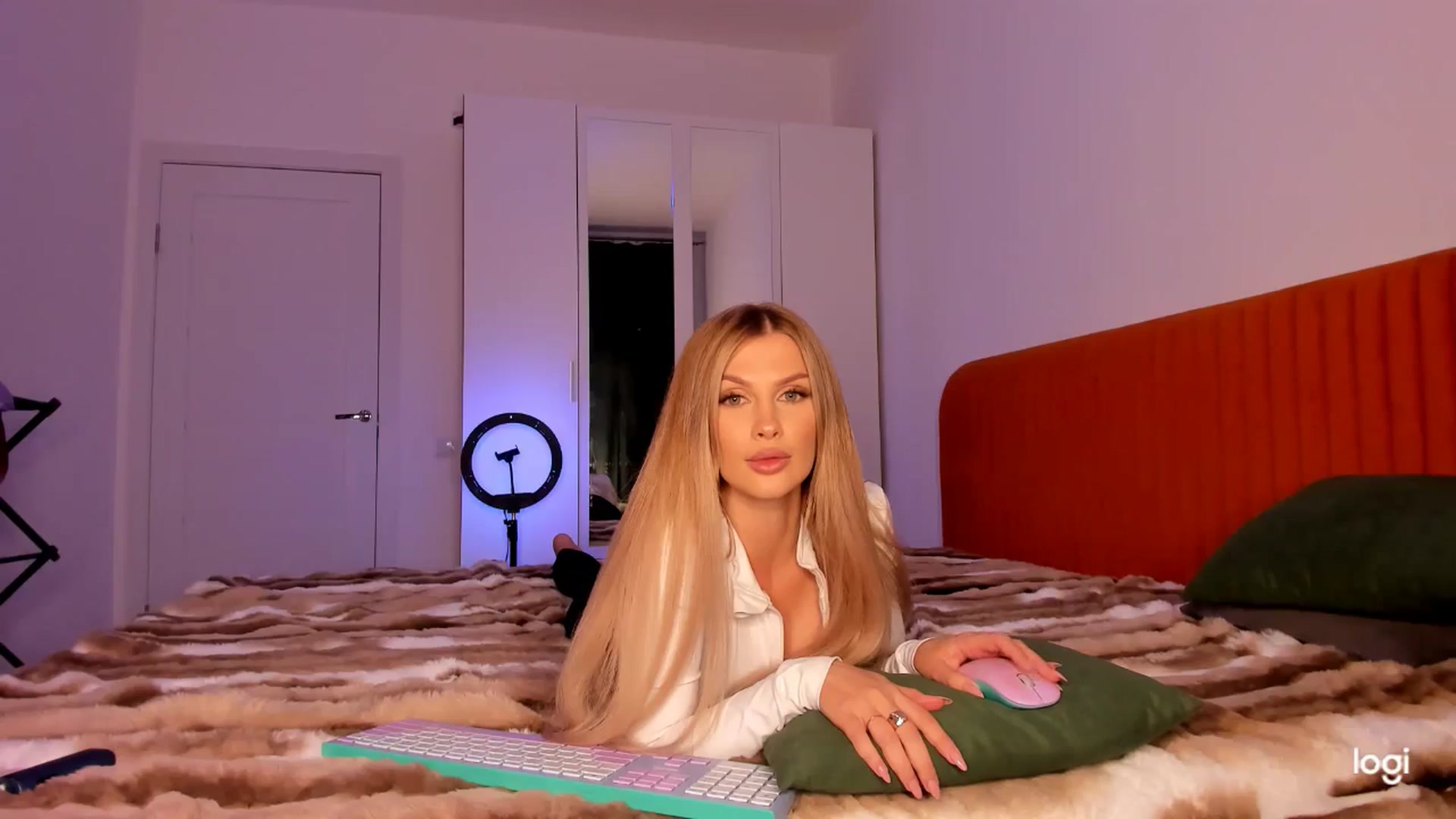 Gallery image thumbnail from KatyLi's myfreecams stream on, 09/01/2025, 21:15 image 8 of 20