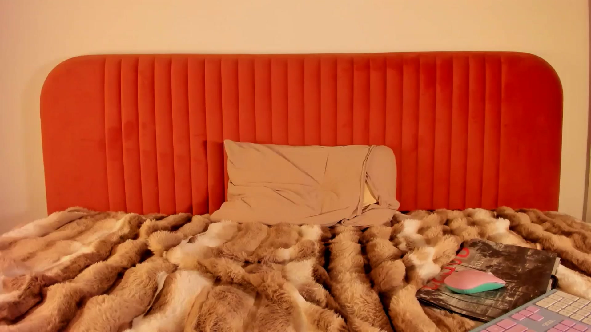 Gallery image thumbnail from KatyLi's myfreecams stream on, 09/16/2025, 22:00 image 14 of 20