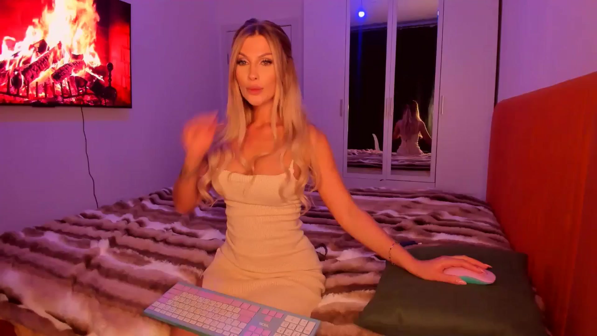 Gallery image thumbnail from KatyLi's myfreecams stream on, 09/17/2025, 21:46 image 1 of 20