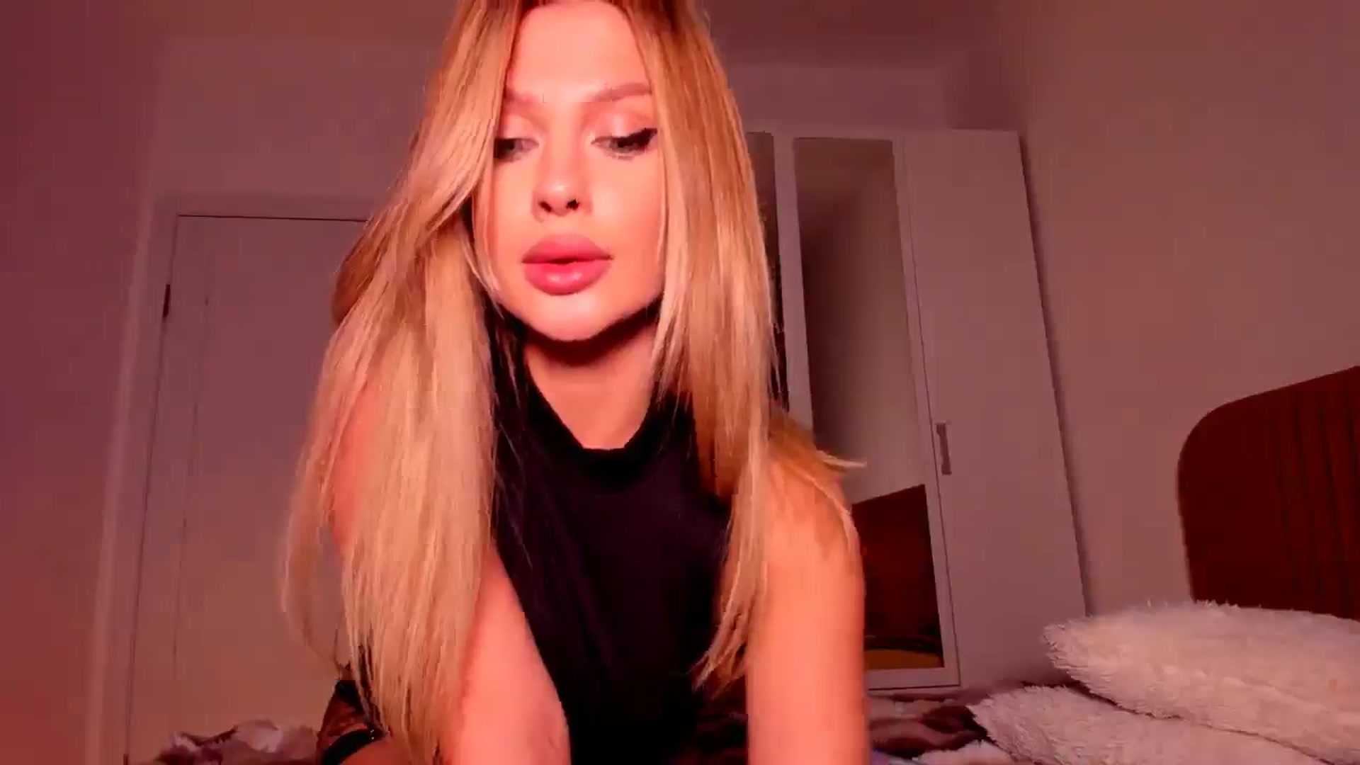 Gallery image thumbnail from KatyLi's myfreecams stream on, 10/10/2025, 24:10 image 15 of 20