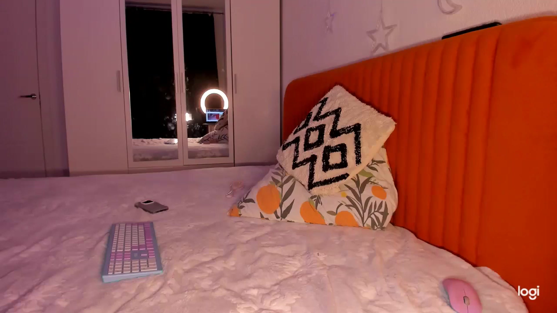 Gallery image thumbnail from KatyLi's myfreecams stream on, 01/20/2026, 23:43 image 18 of 20