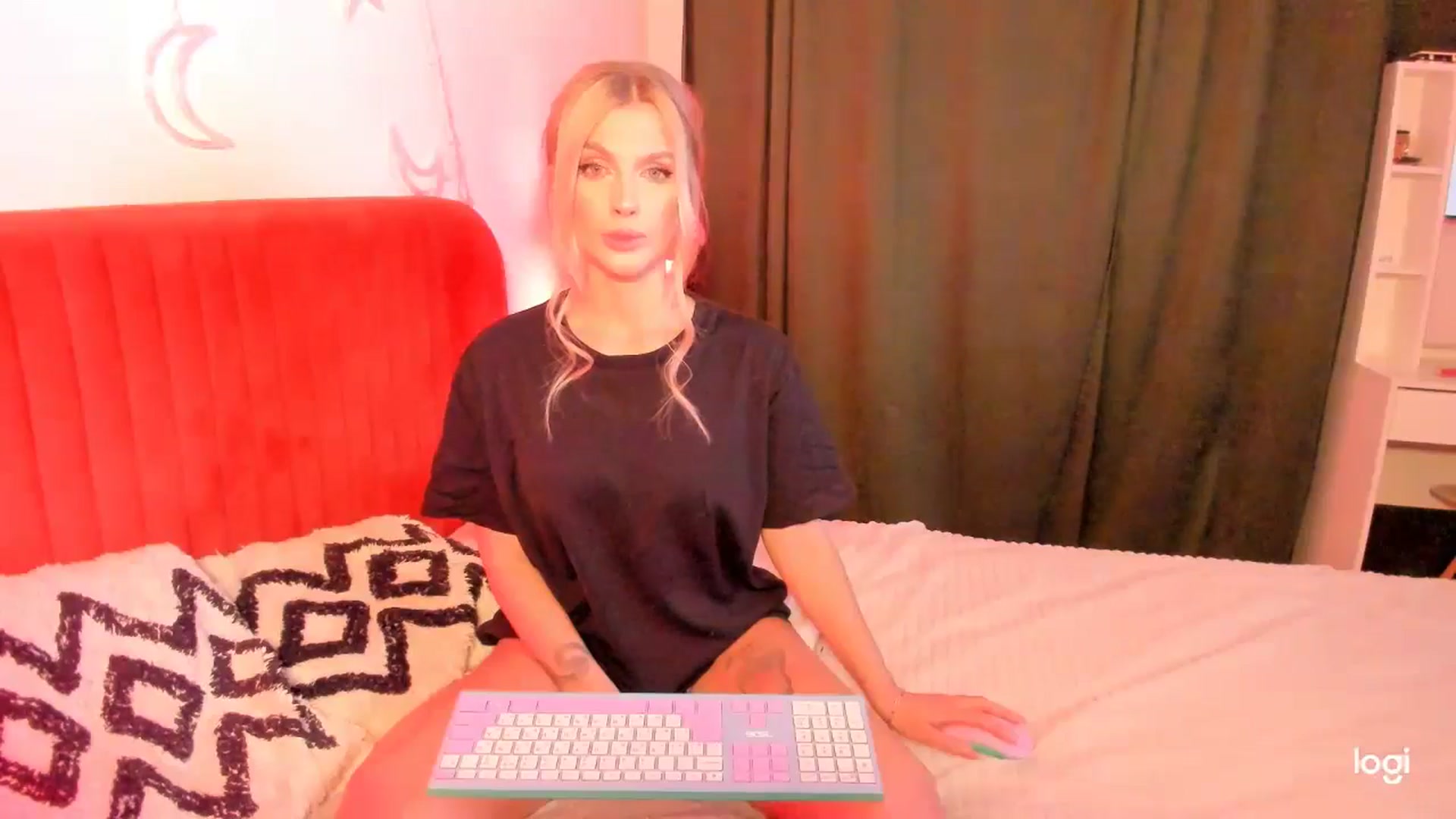 Gallery image thumbnail from KatyLi's myfreecams stream on, 02/08/2026, 21:39 image 4 of 20