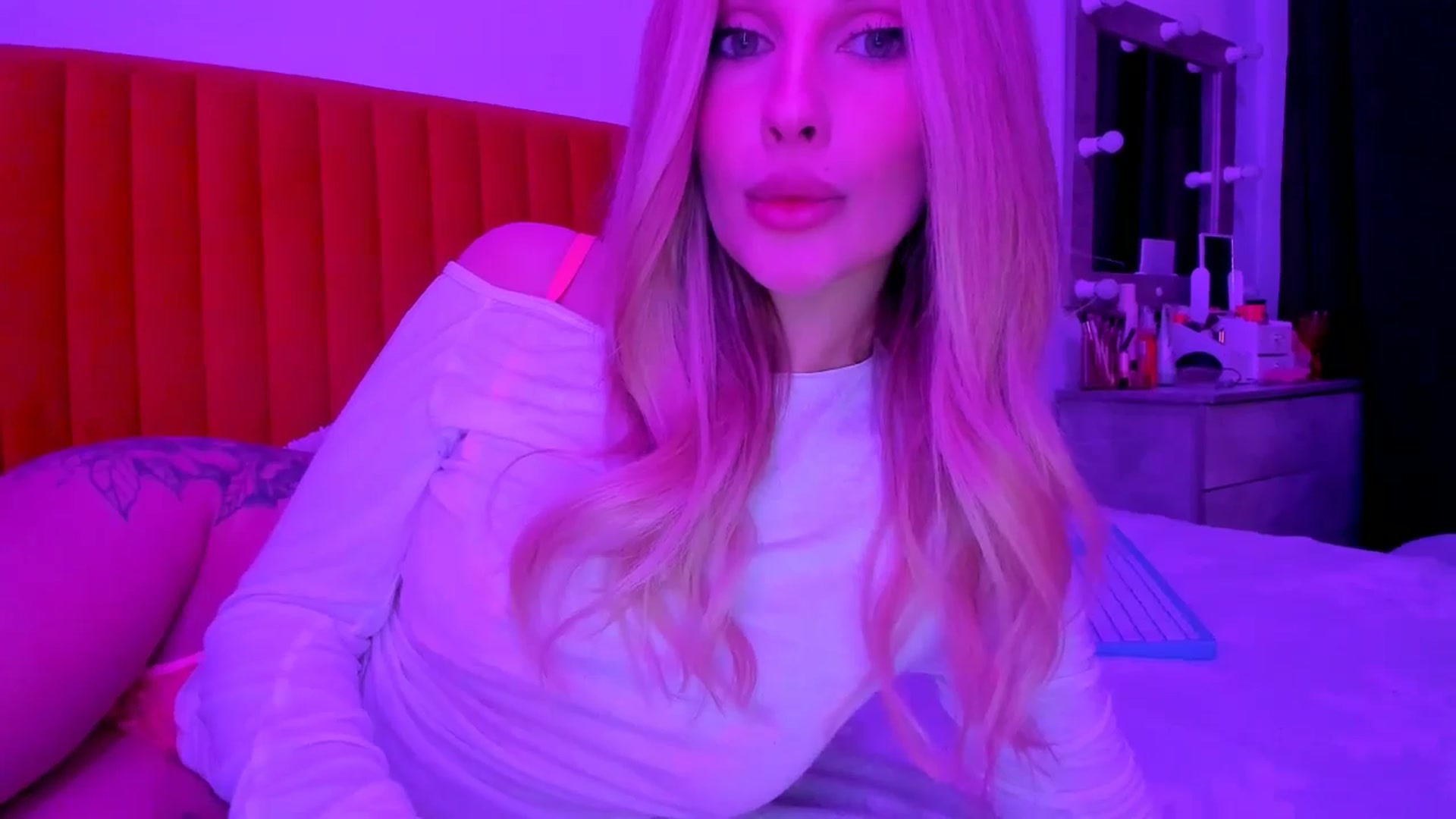 Gallery image thumbnail from KatyLi's myfreecams stream on, 02/25/2026, 22:21 image 18 of 20
