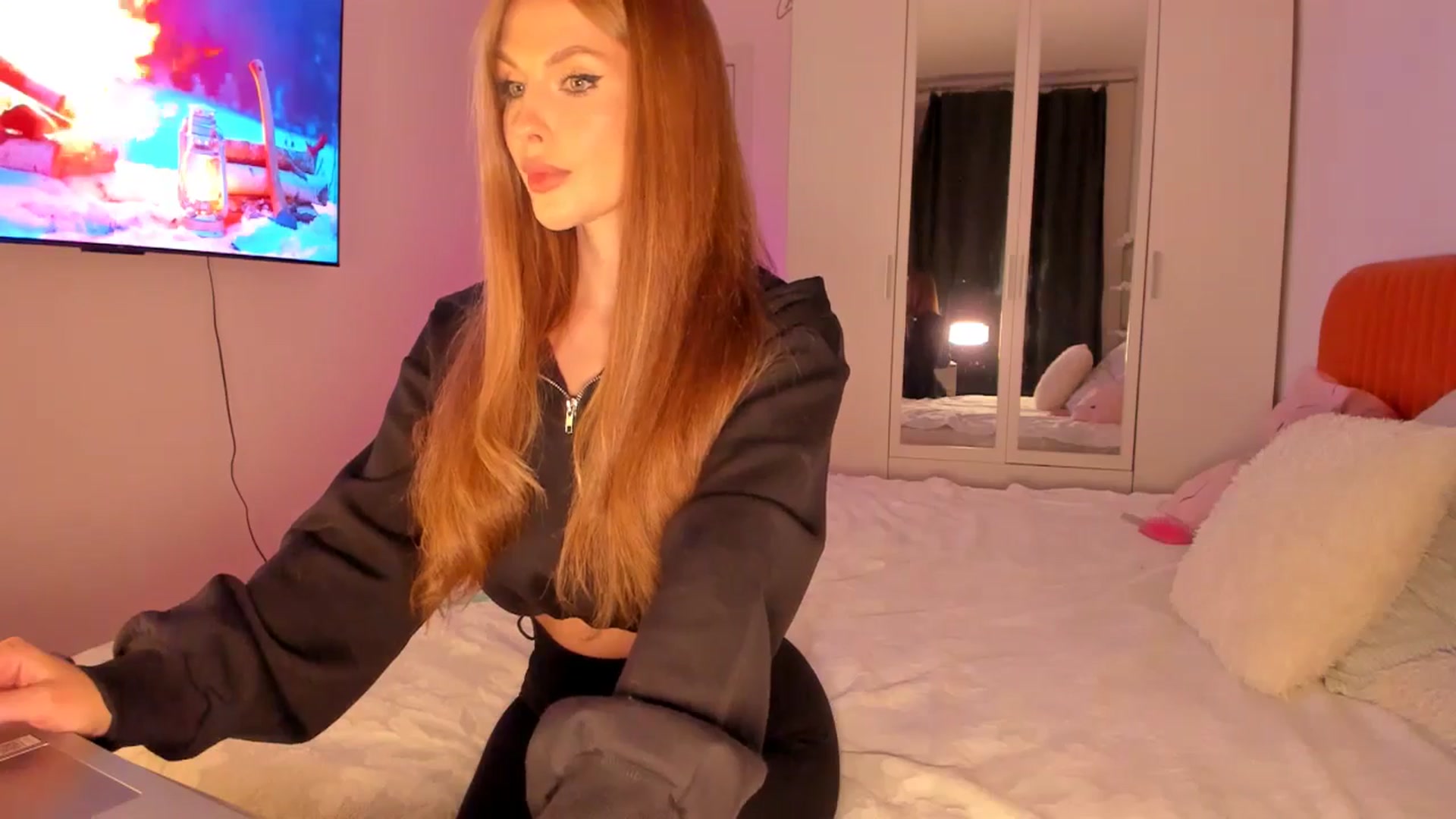 Gallery image thumbnail from KatyLi's myfreecams stream on, 04/12/2026, 21:53 image 3 of 20