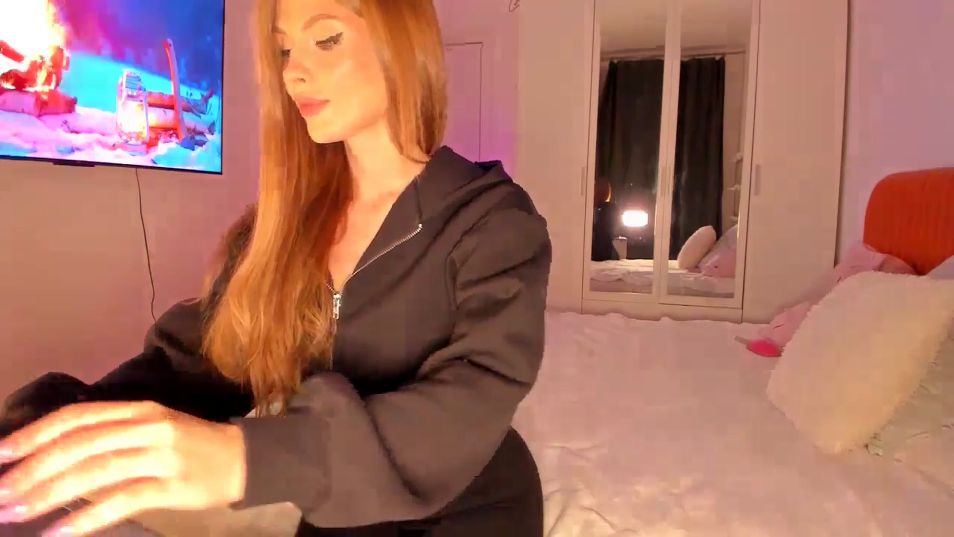 Gallery image thumbnail from KatyLi's myfreecams stream on, 04/12/2026, 21:53 image 12 of 20