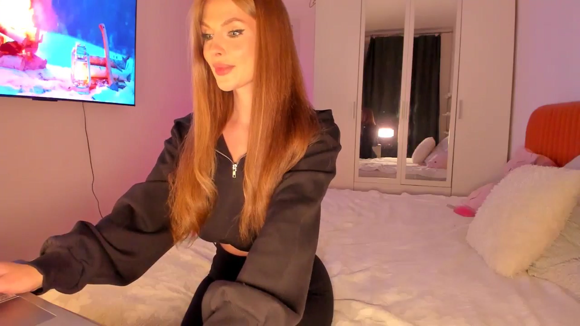 Gallery image thumbnail from KatyLi's myfreecams stream on, 04/12/2026, 21:53 image 2 of 20