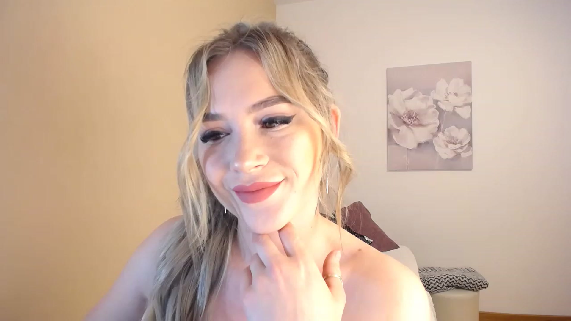 Gallery image thumbnail from Katy_KatyXX's myfreecams stream on, 04/08/2023, 02:52 image 11 of 20